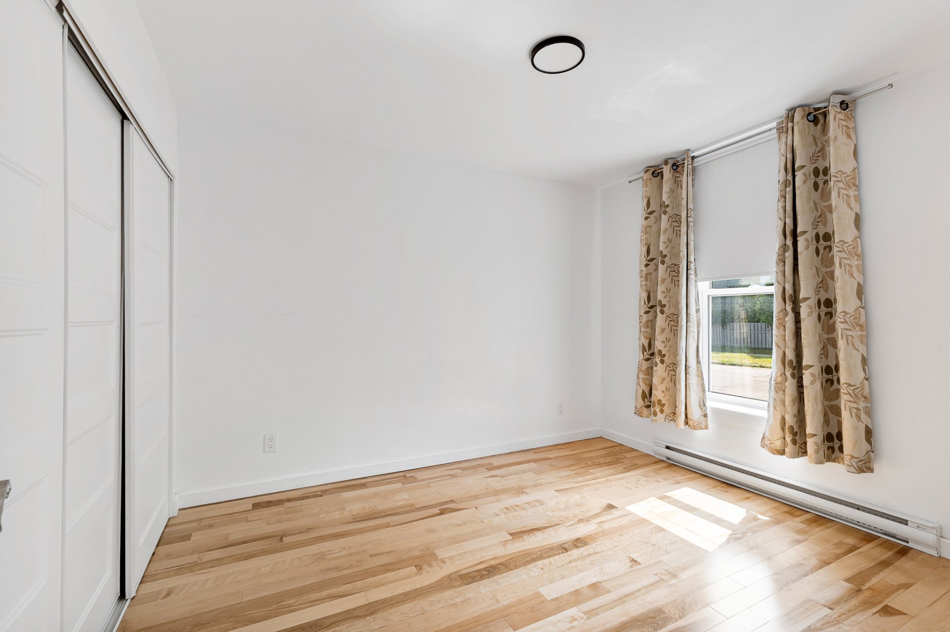 {"FR":"Salle familiale","EN":"Family room"}