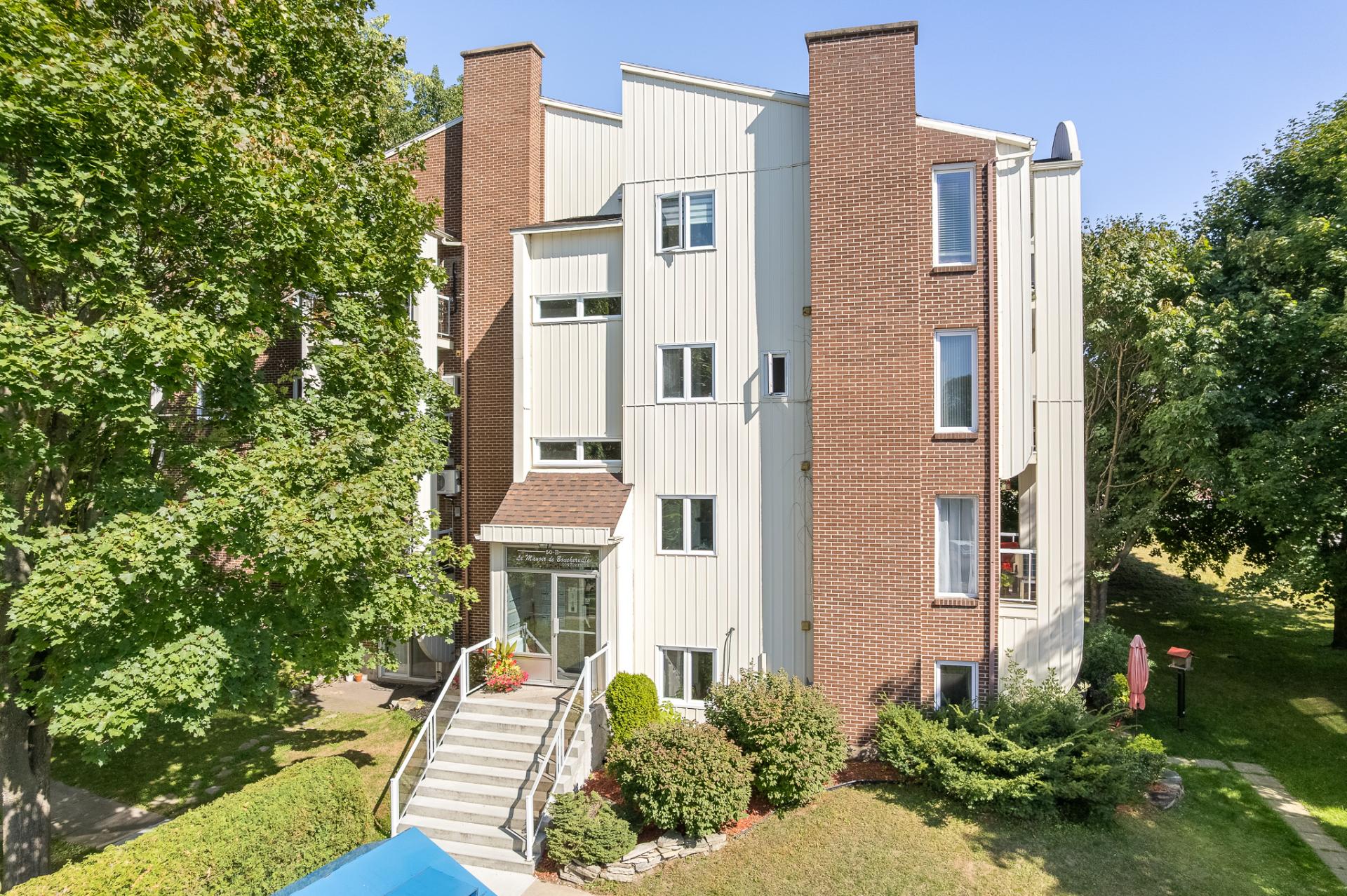 {"FR":"Fa&ccedil;ade","EN":"Frontage"}