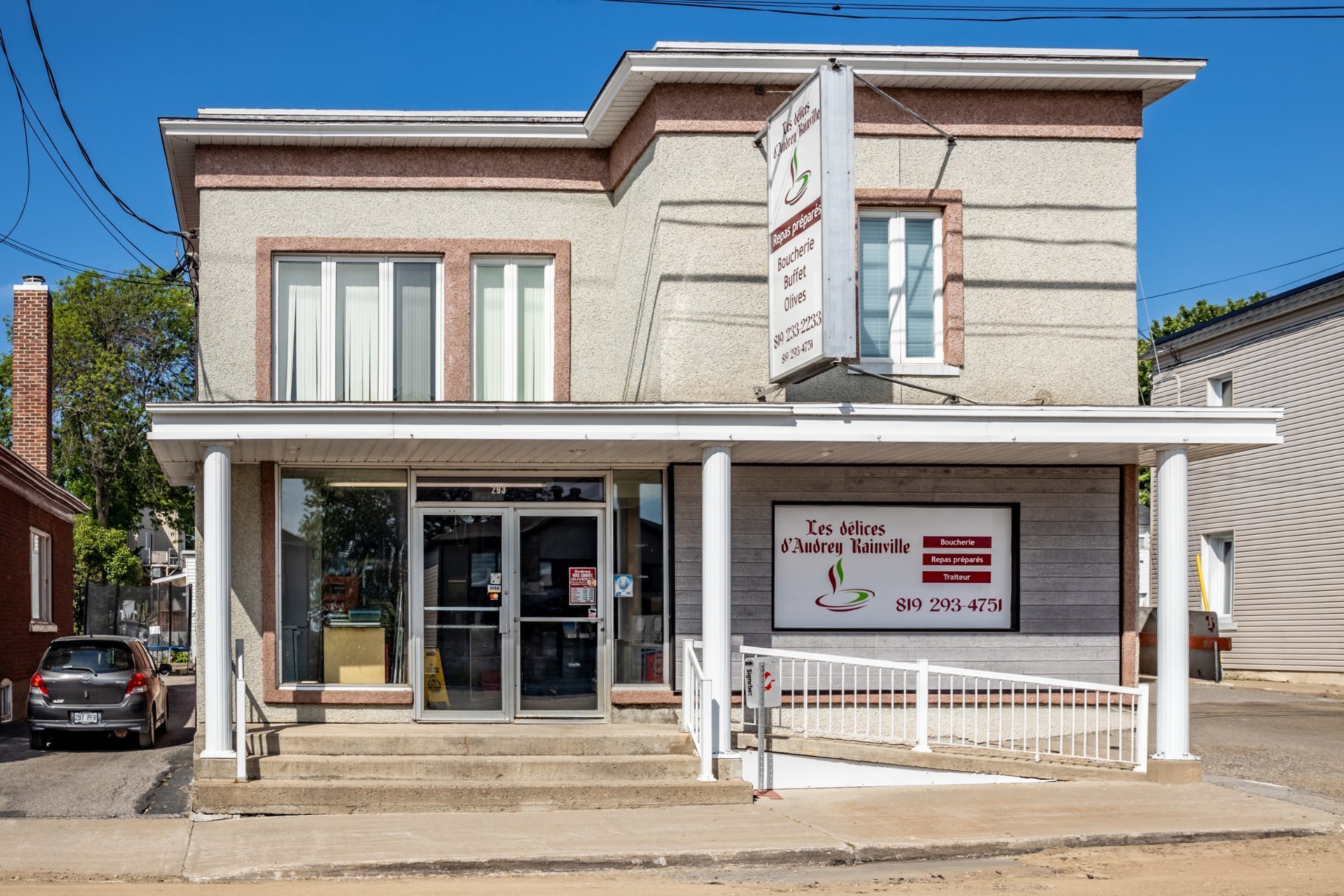 {"FR":"Fa&ccedil;ade","EN":"Frontage"}