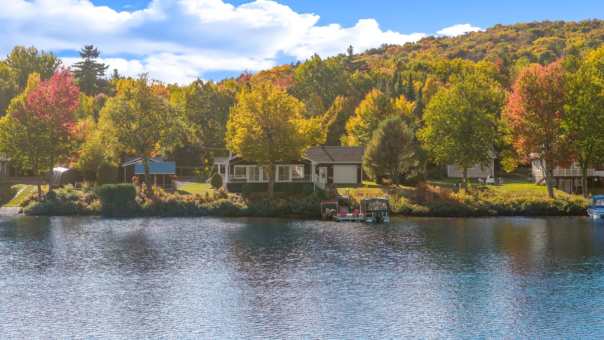 {"FR":"Vue sur l'eau","EN":"Water view"}