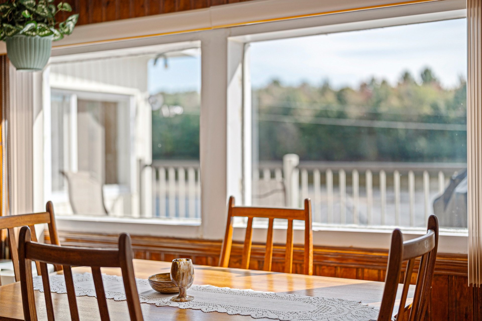 {"FR":"Vue sur l'eau","EN":"Water view"}