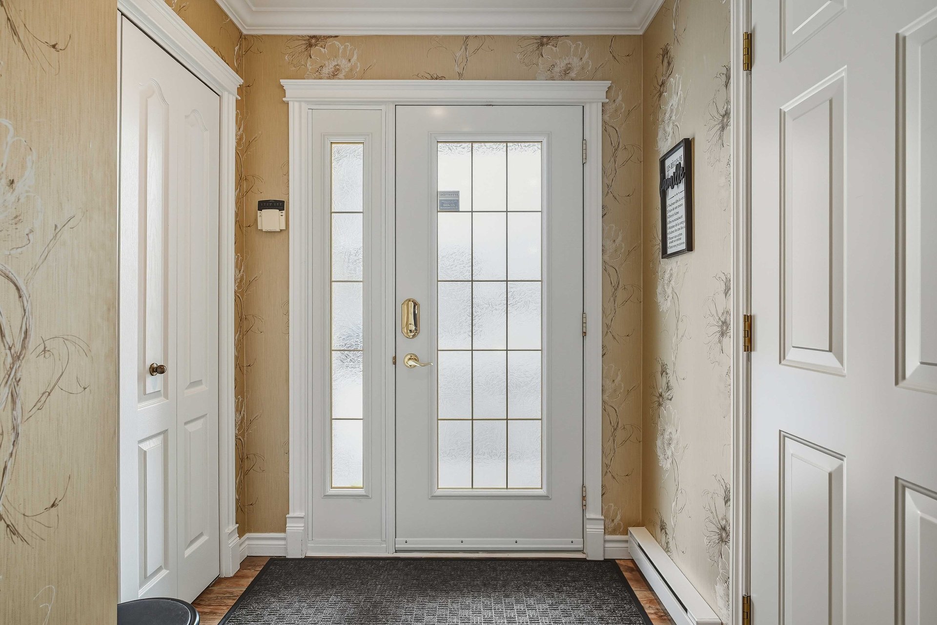 {"FR":"Hall d'entr&eacute;e/Vestibule","EN":"Hallway"}