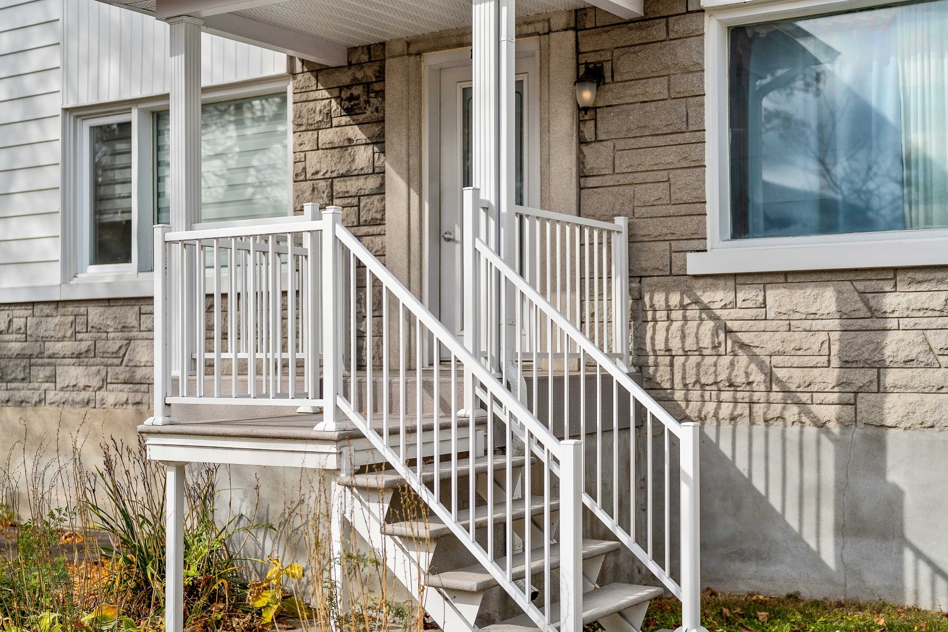 {"FR":"Fa&ccedil;ade","EN":"Frontage"}