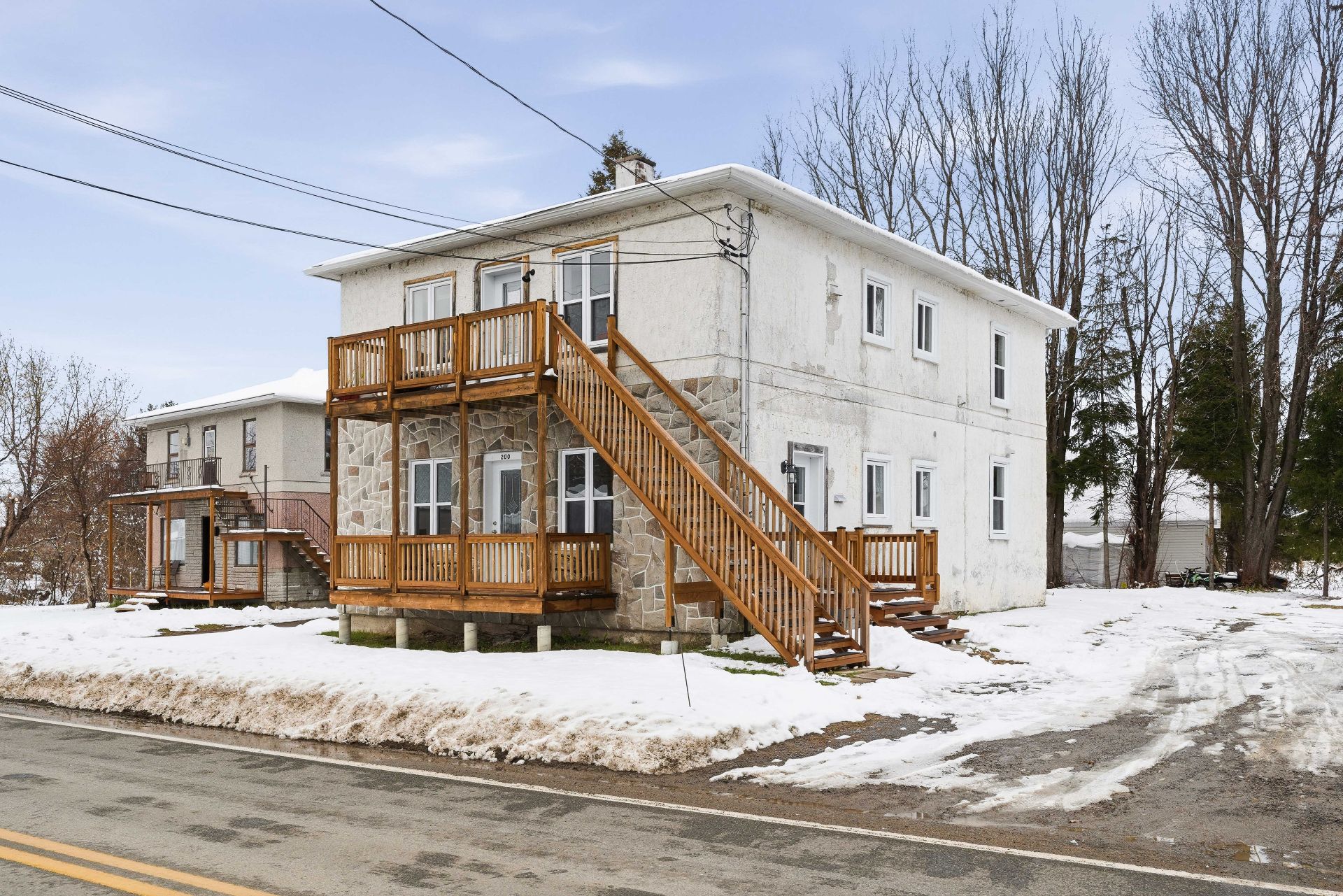 {"FR":"Fa&ccedil;ade","EN":"Frontage"}