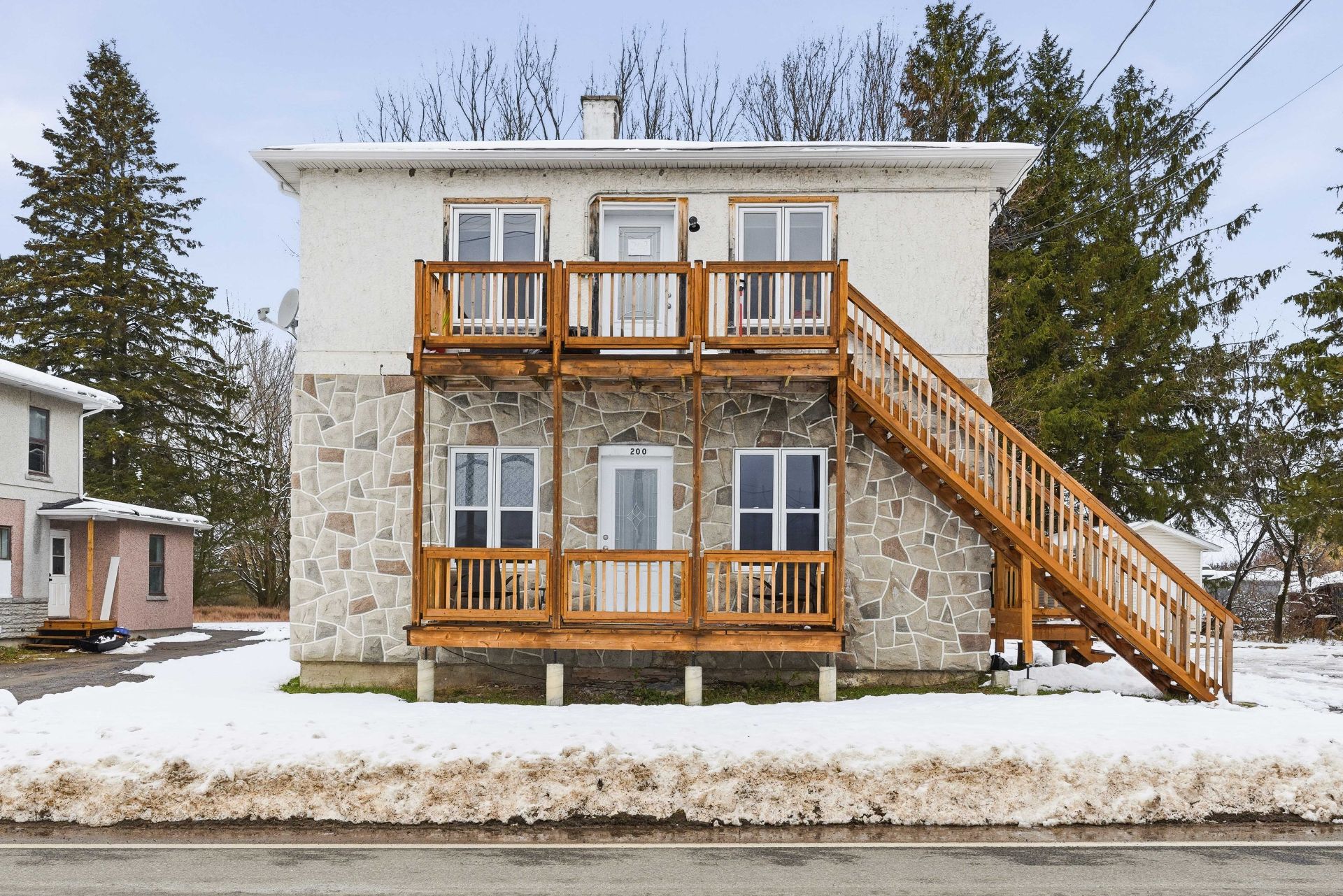 {"FR":"Fa&ccedil;ade","EN":"Frontage"}