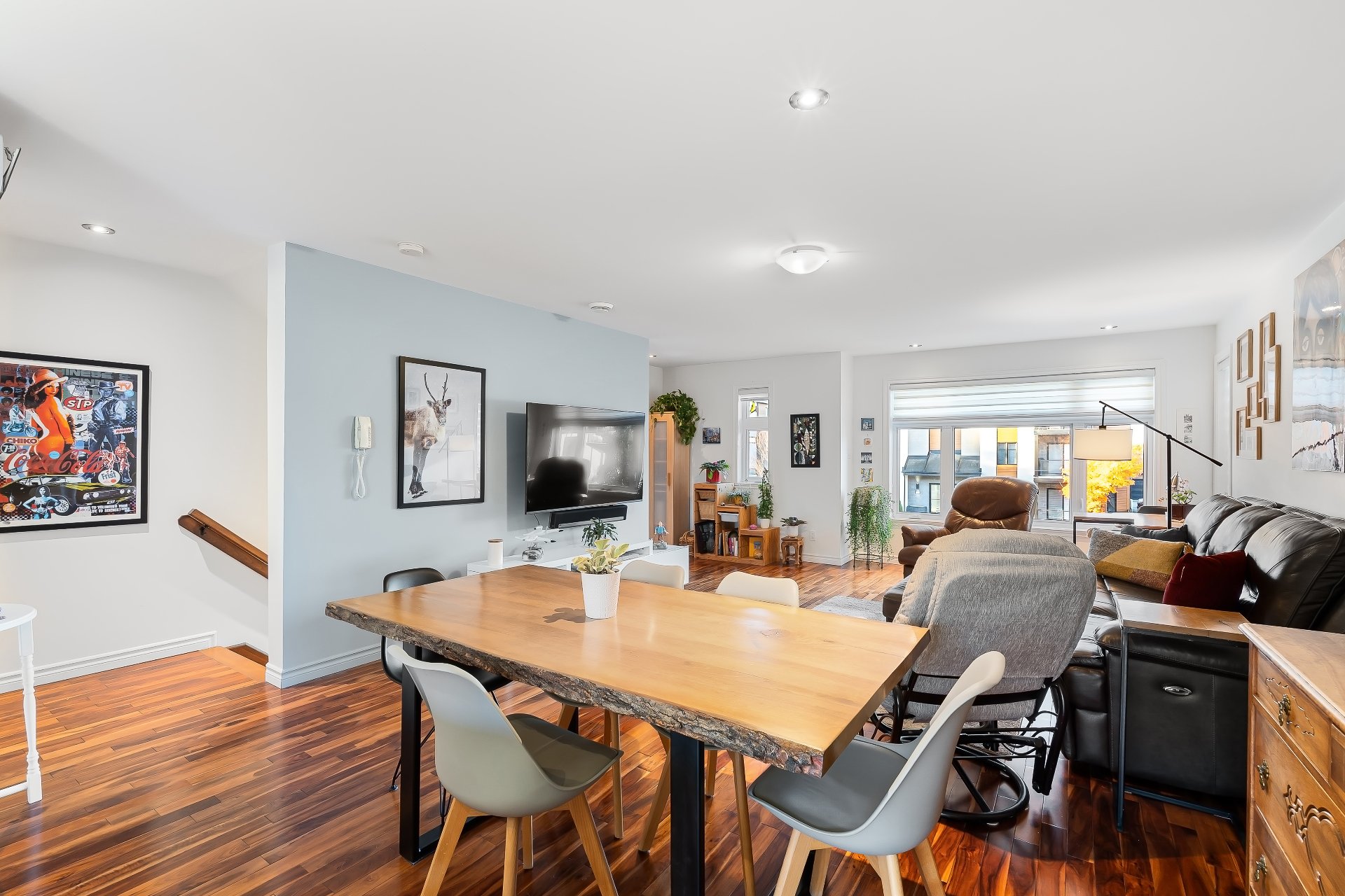 {"FR":"Salle &agrave; manger","EN":"Dining room"}