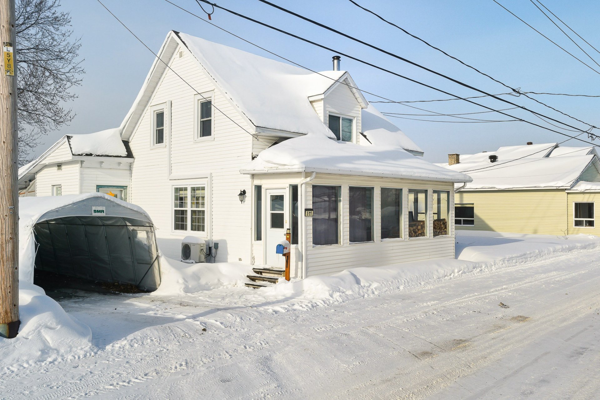 {"FR":"Fa&ccedil;ade","EN":"Frontage"}