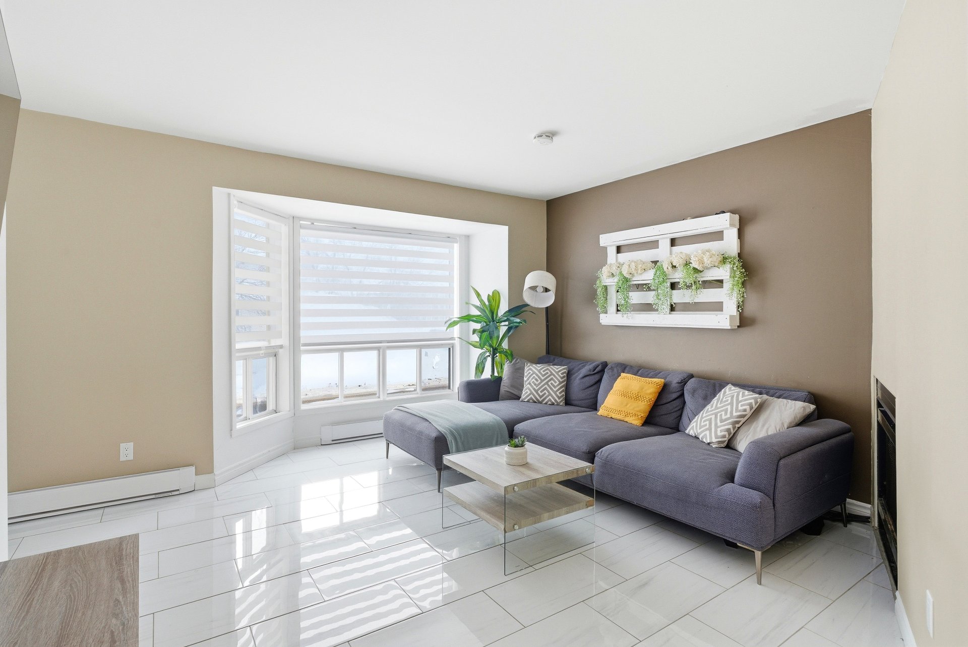 {"FR":"Salon","EN":"Living room"}