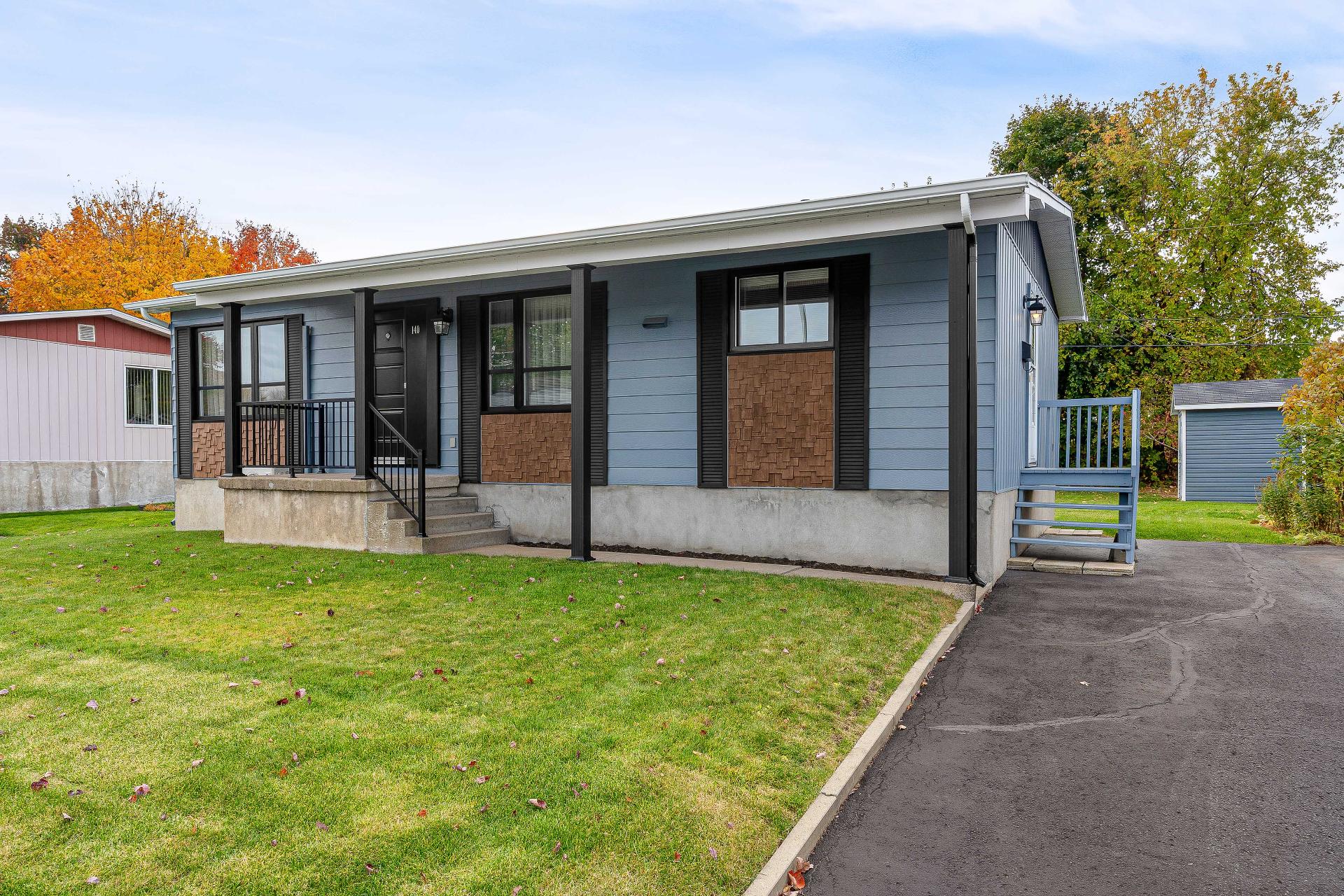 {"FR":"Fa&ccedil;ade","EN":"Frontage"}