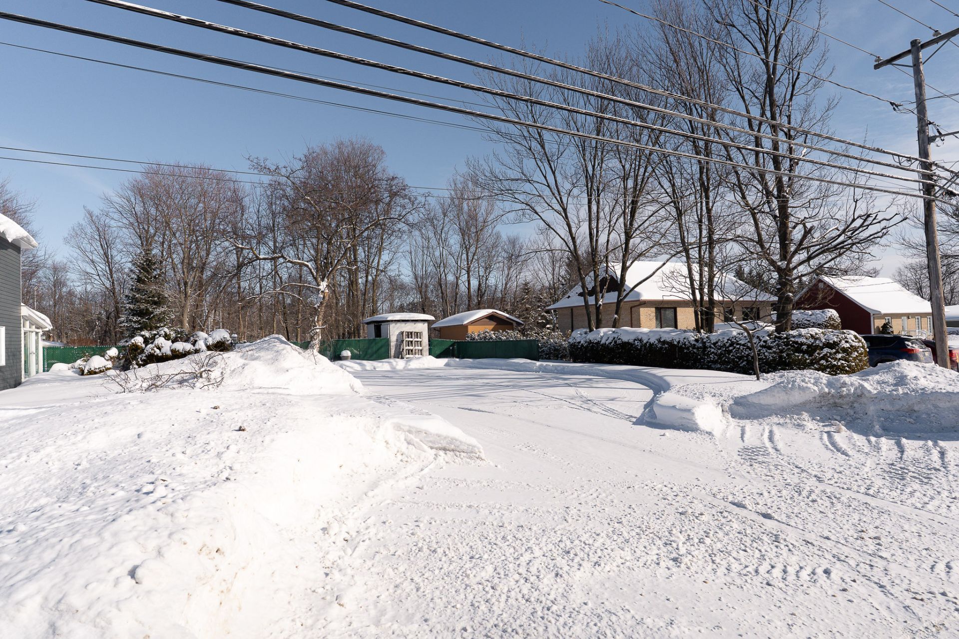 {"FR":"Fa&ccedil;ade","EN":"Frontage"}