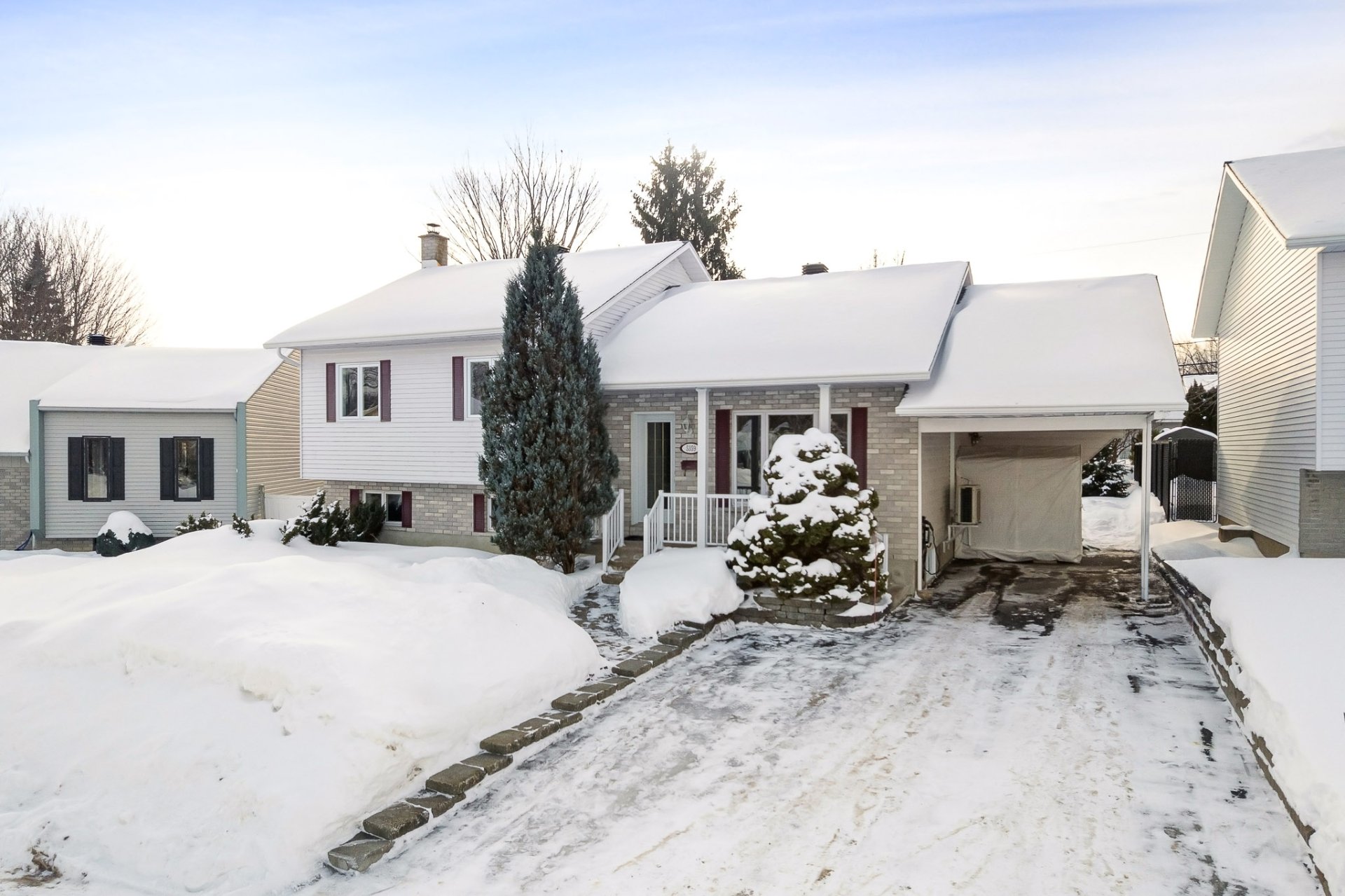 {"FR":"Fa&ccedil;ade","EN":"Frontage"}