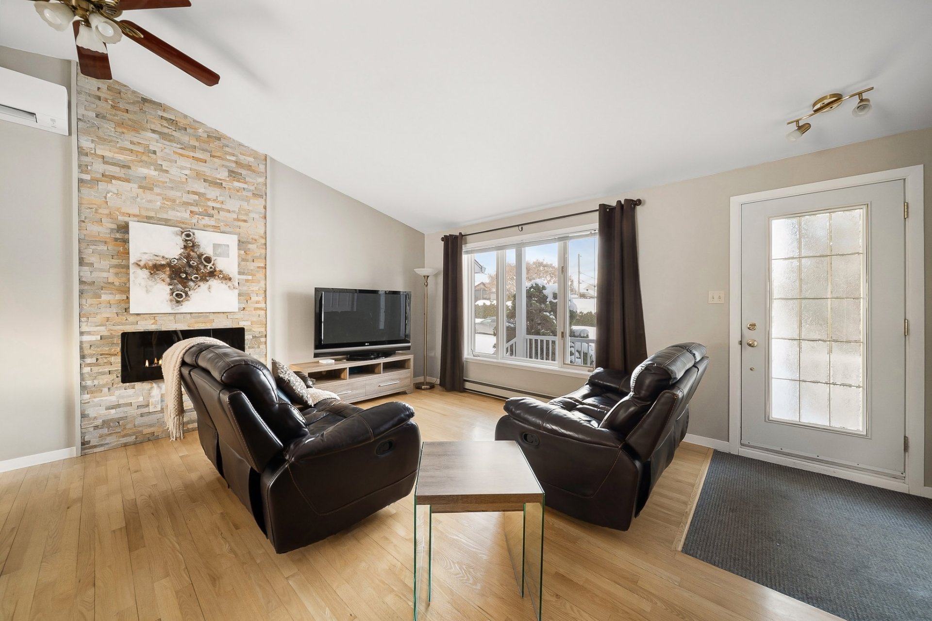 {"FR":"Salon","EN":"Living room"}