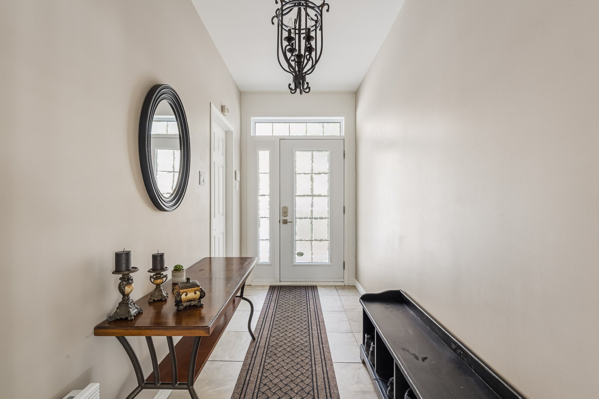 {"FR":"Hall d'entr&eacute;e/Vestibule","EN":"Hallway"}