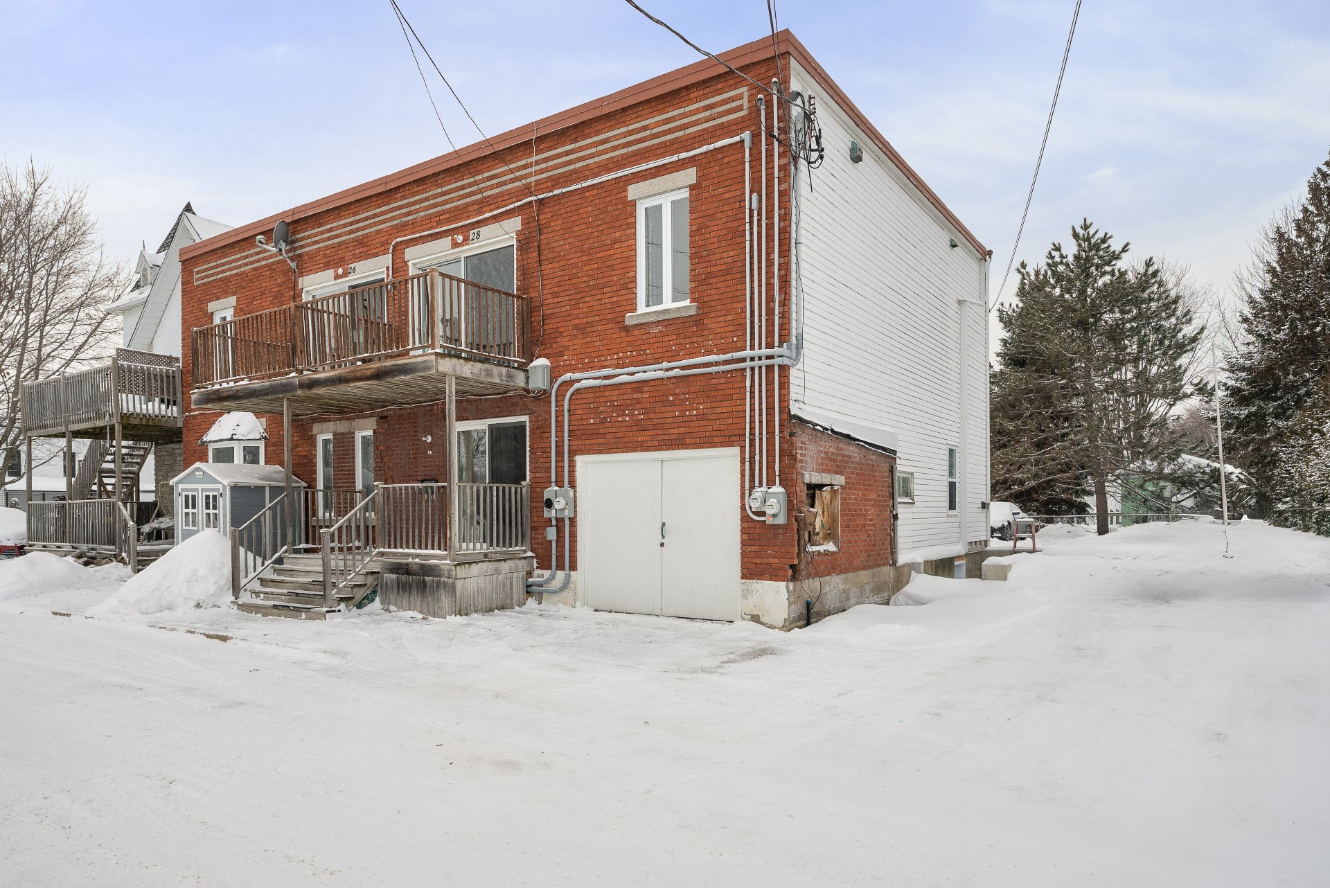 {"FR":"Fa&ccedil;ade","EN":"Frontage"}