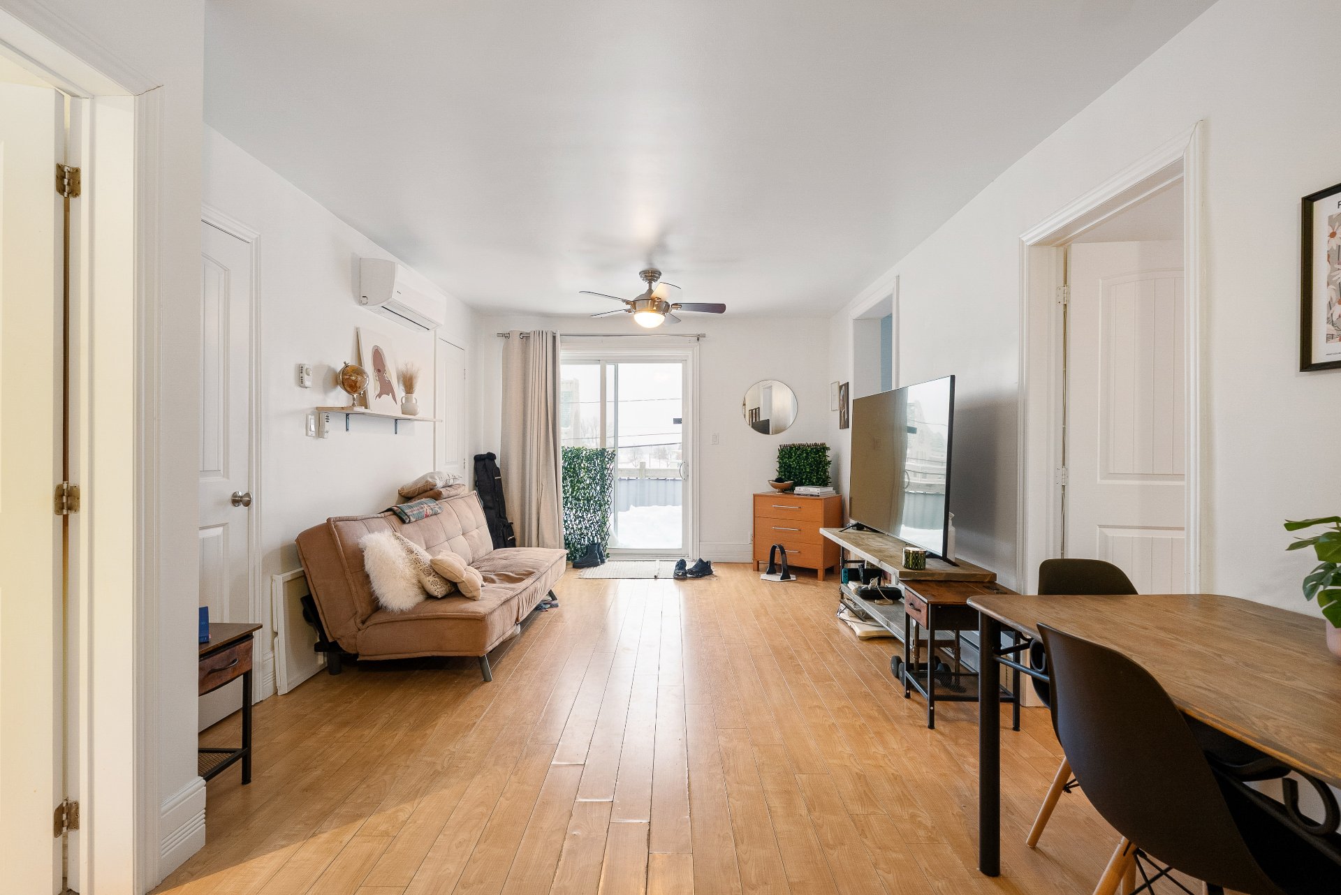 {"FR":"Salon","EN":"Living room"}