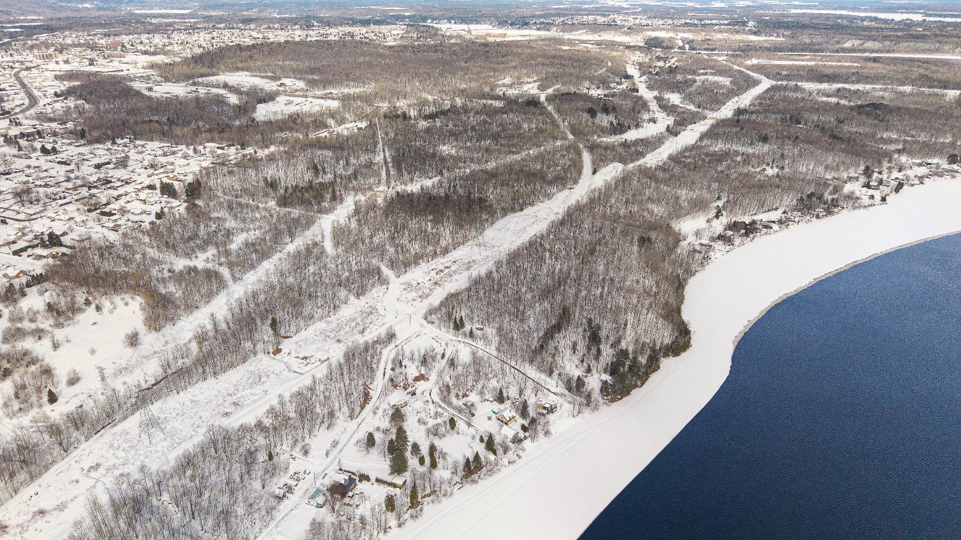 {"FR":"Terre/Terrain","EN":"Land/Lot"}