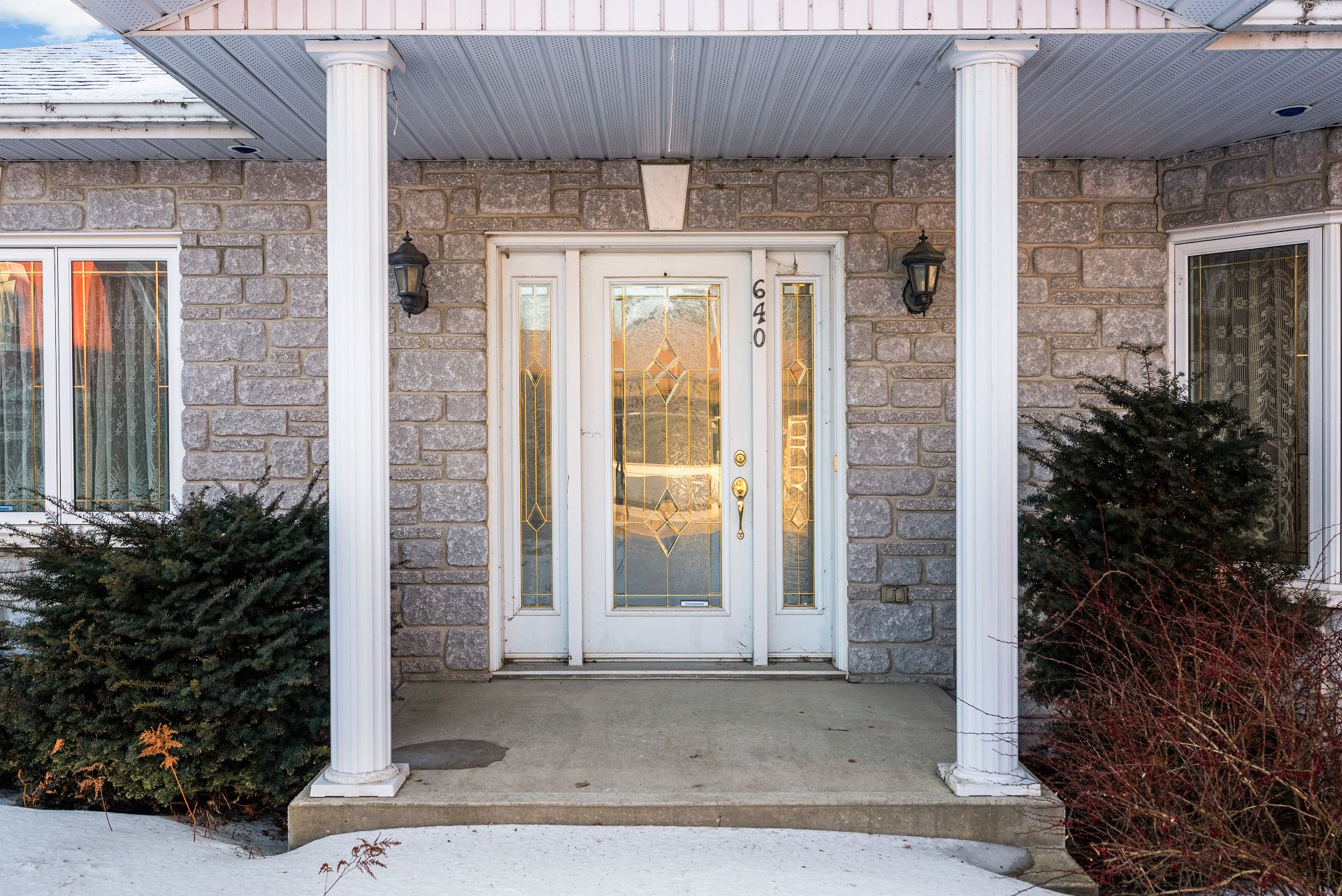 {"FR":"Fa&ccedil;ade","EN":"Frontage"}