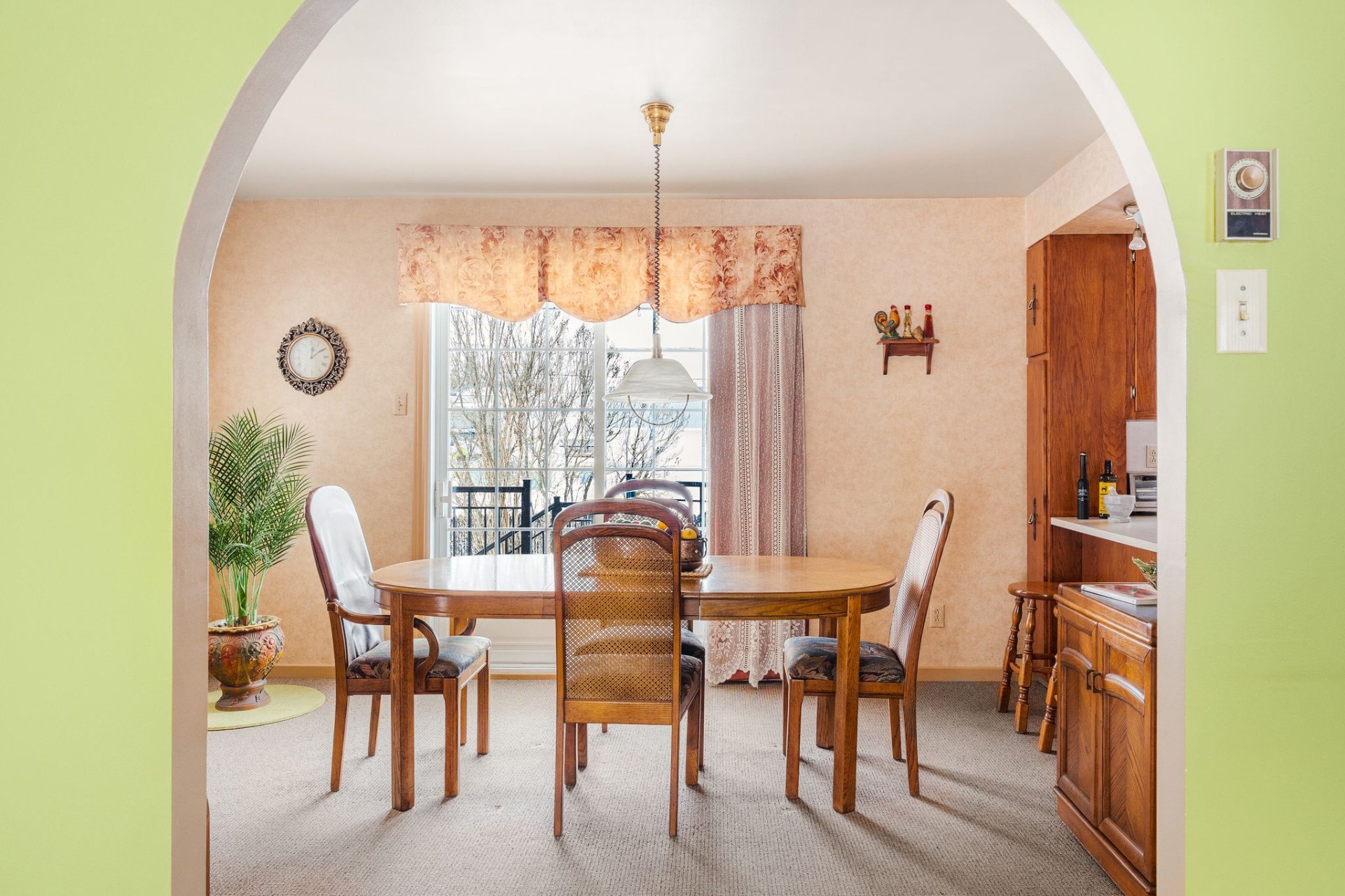 {"FR":"Salle &agrave; manger","EN":"Dining room"}