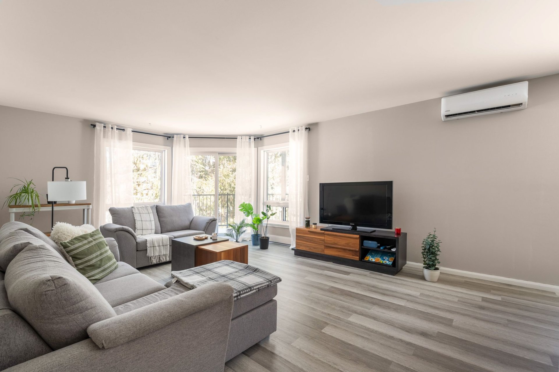 {"FR":"Salon","EN":"Living room"}