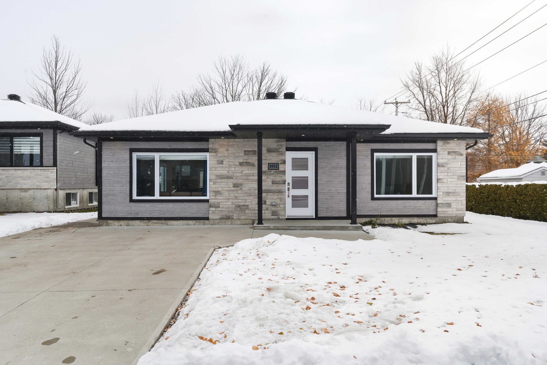 {"FR":"Fa&ccedil;ade","EN":"Frontage"}