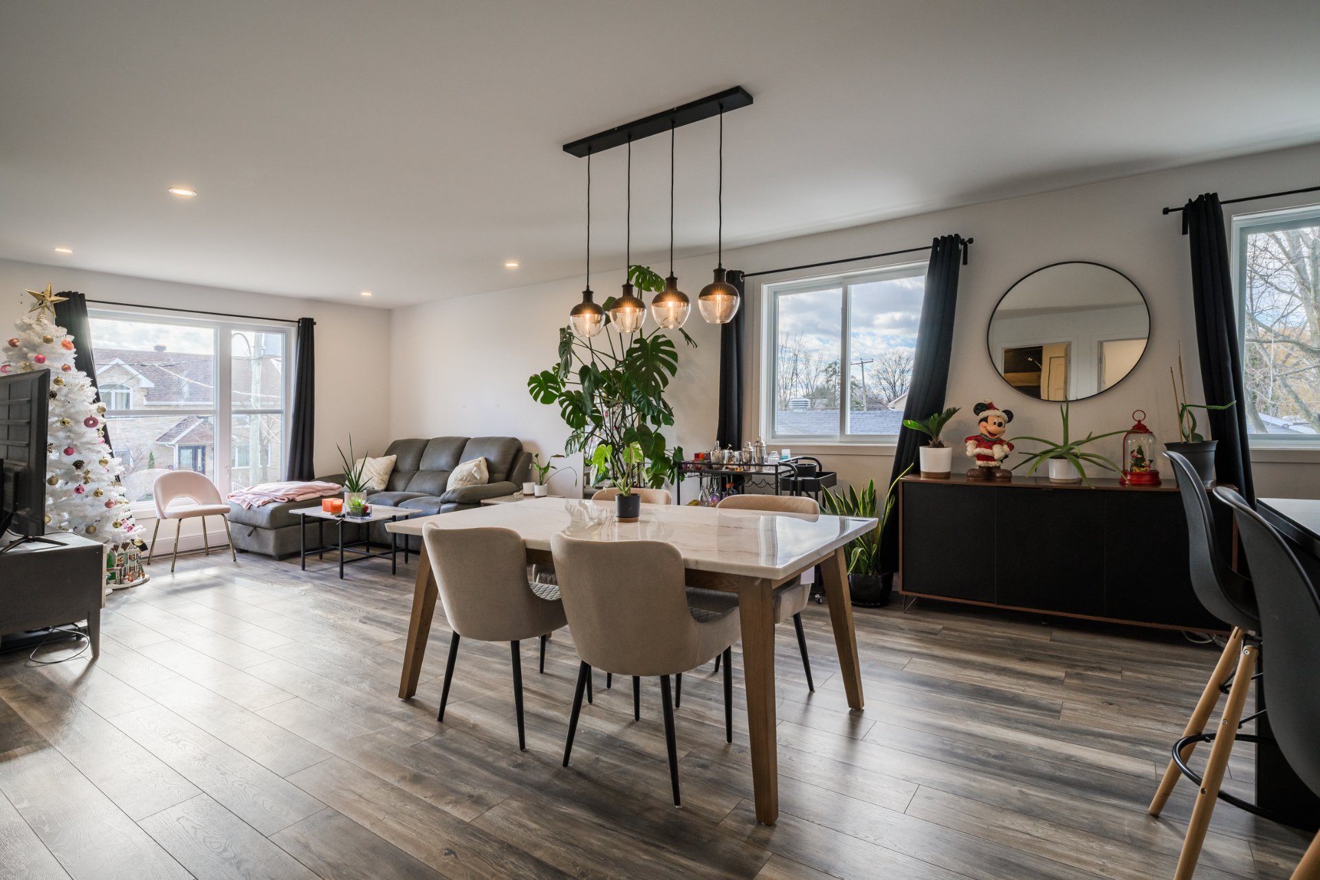 {"FR":"Salle &agrave; manger","EN":"Dining room"}