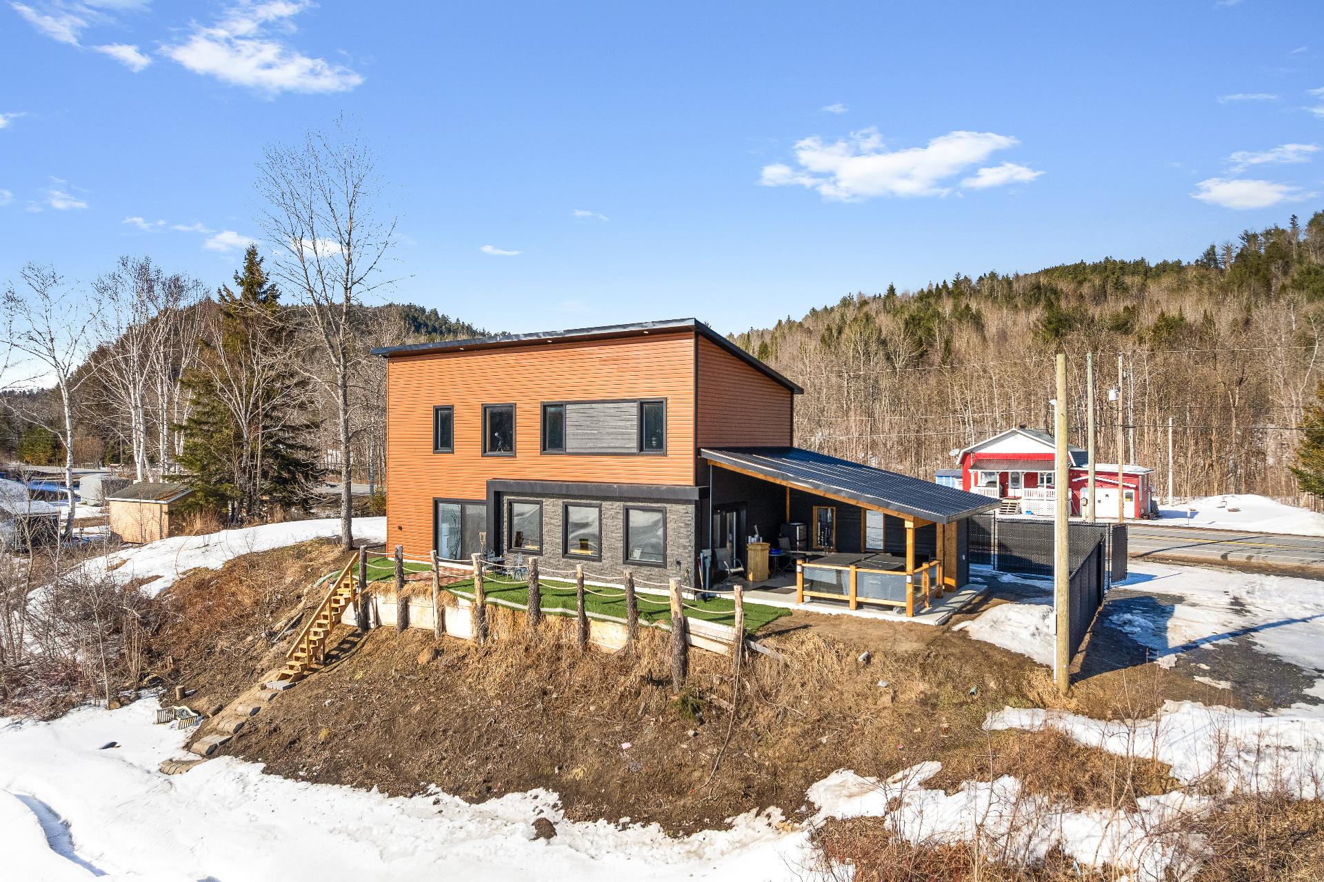 {"FR":"Fa&ccedil;ade","EN":"Frontage"}