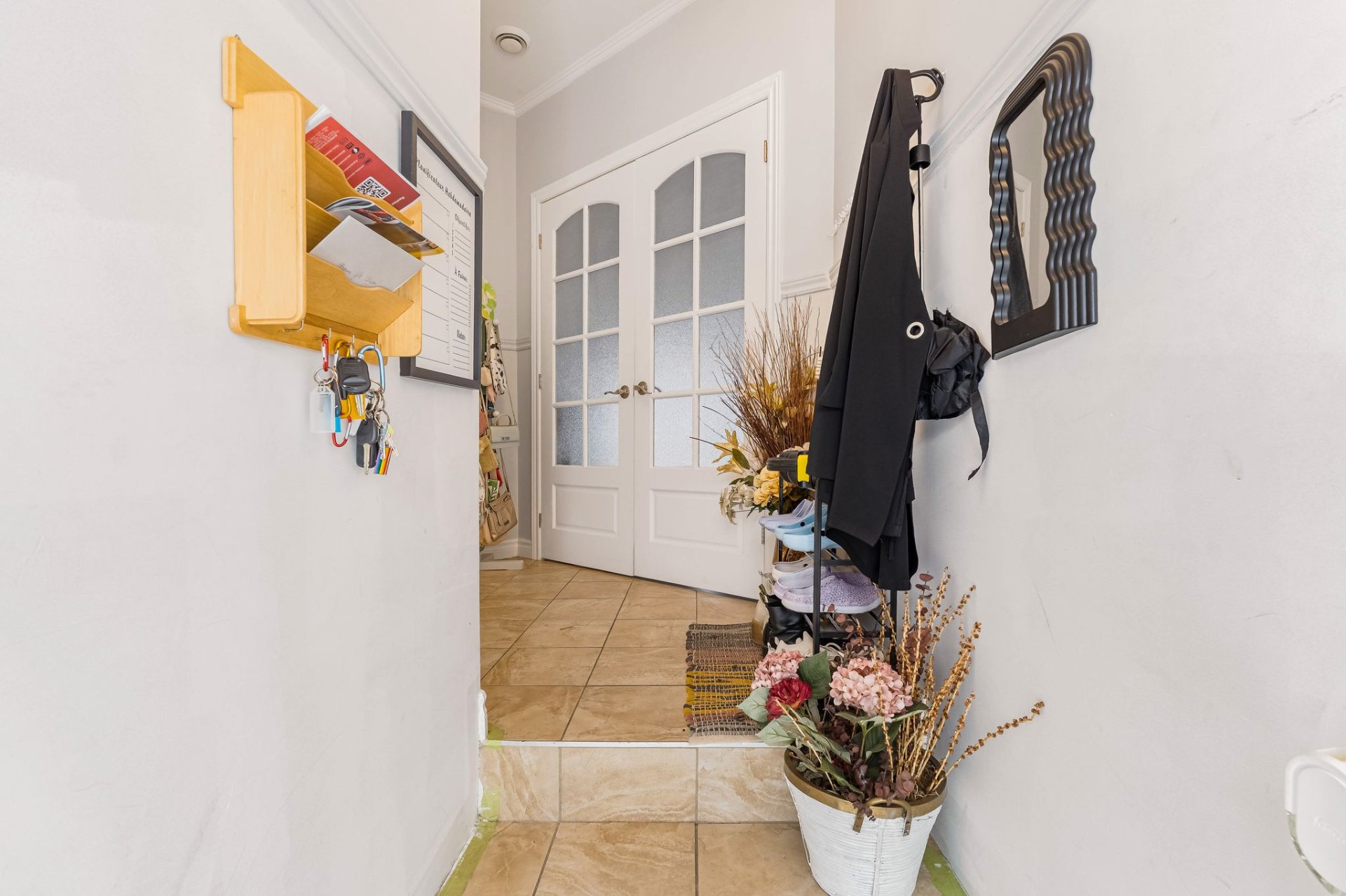 {"FR":"Hall d'entr&eacute;e/Vestibule","EN":"Hallway"}