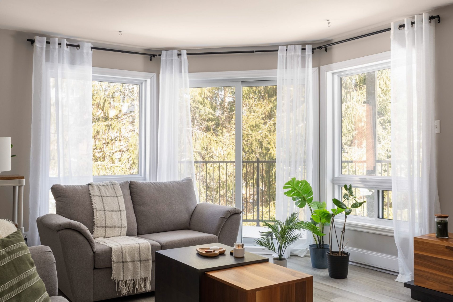 {"FR":"Salon","EN":"Living room"}