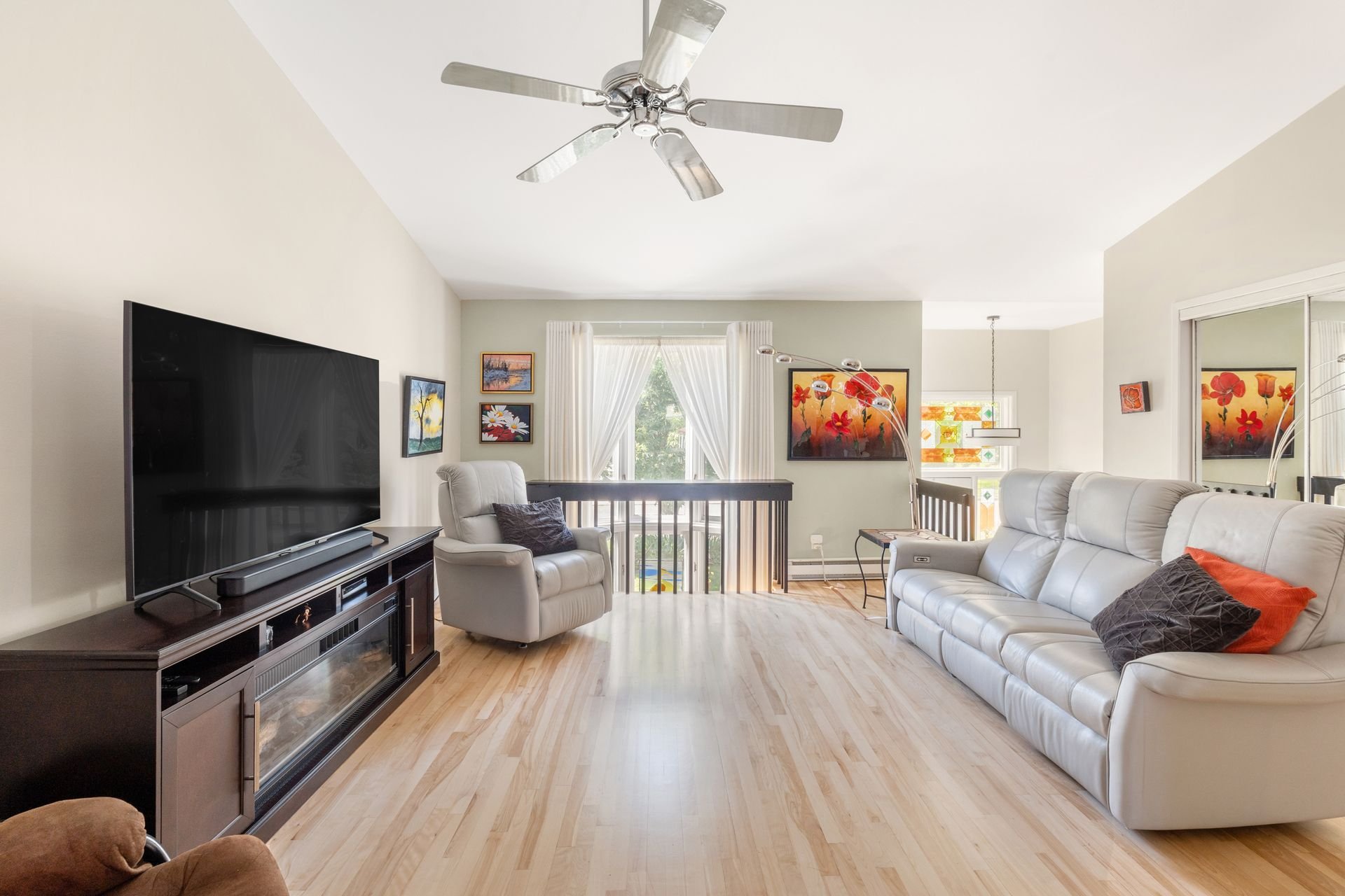 {"FR":"Salon","EN":"Living room"}