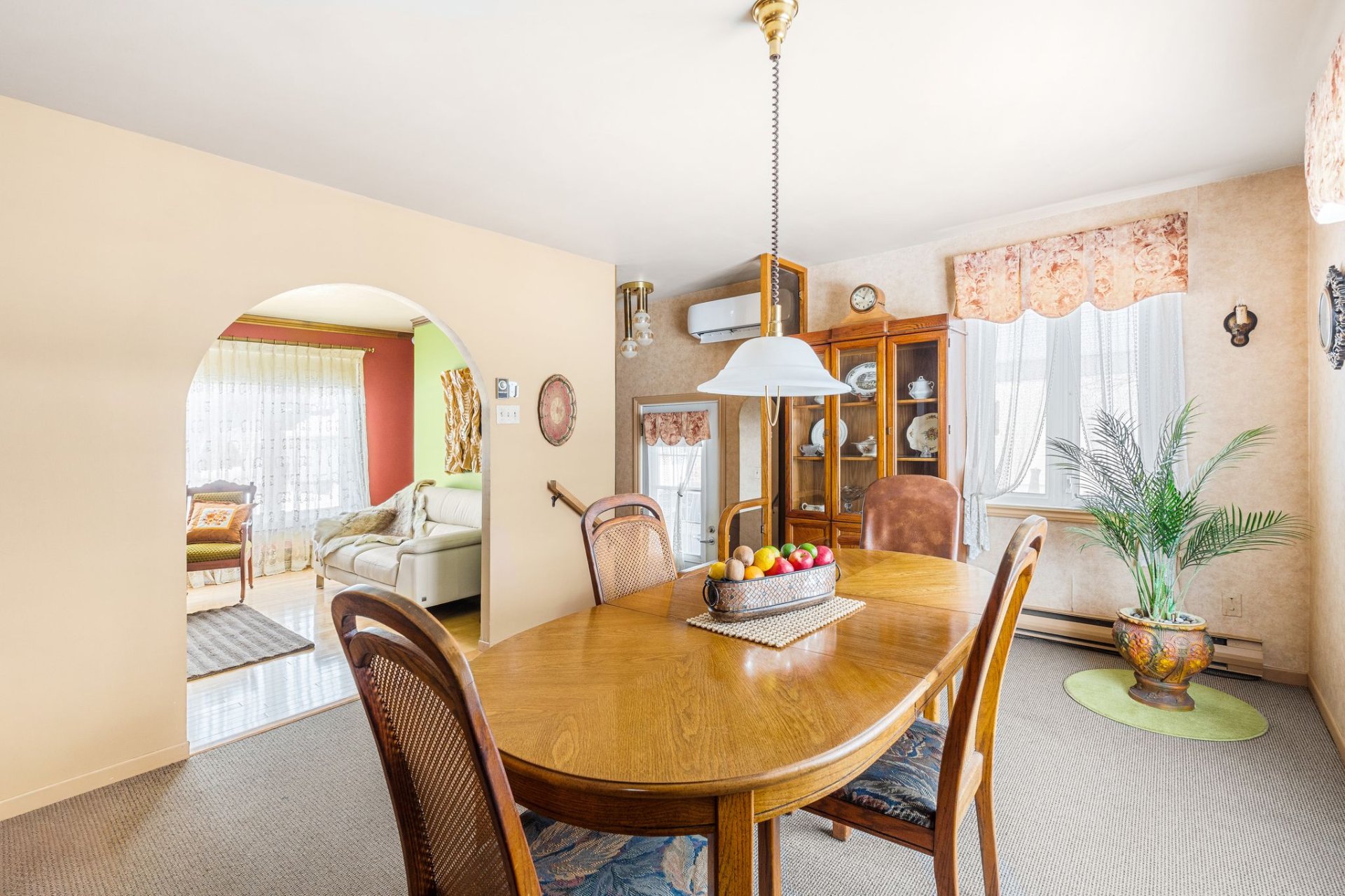 {"FR":"Salle &agrave; manger","EN":"Dining room"}