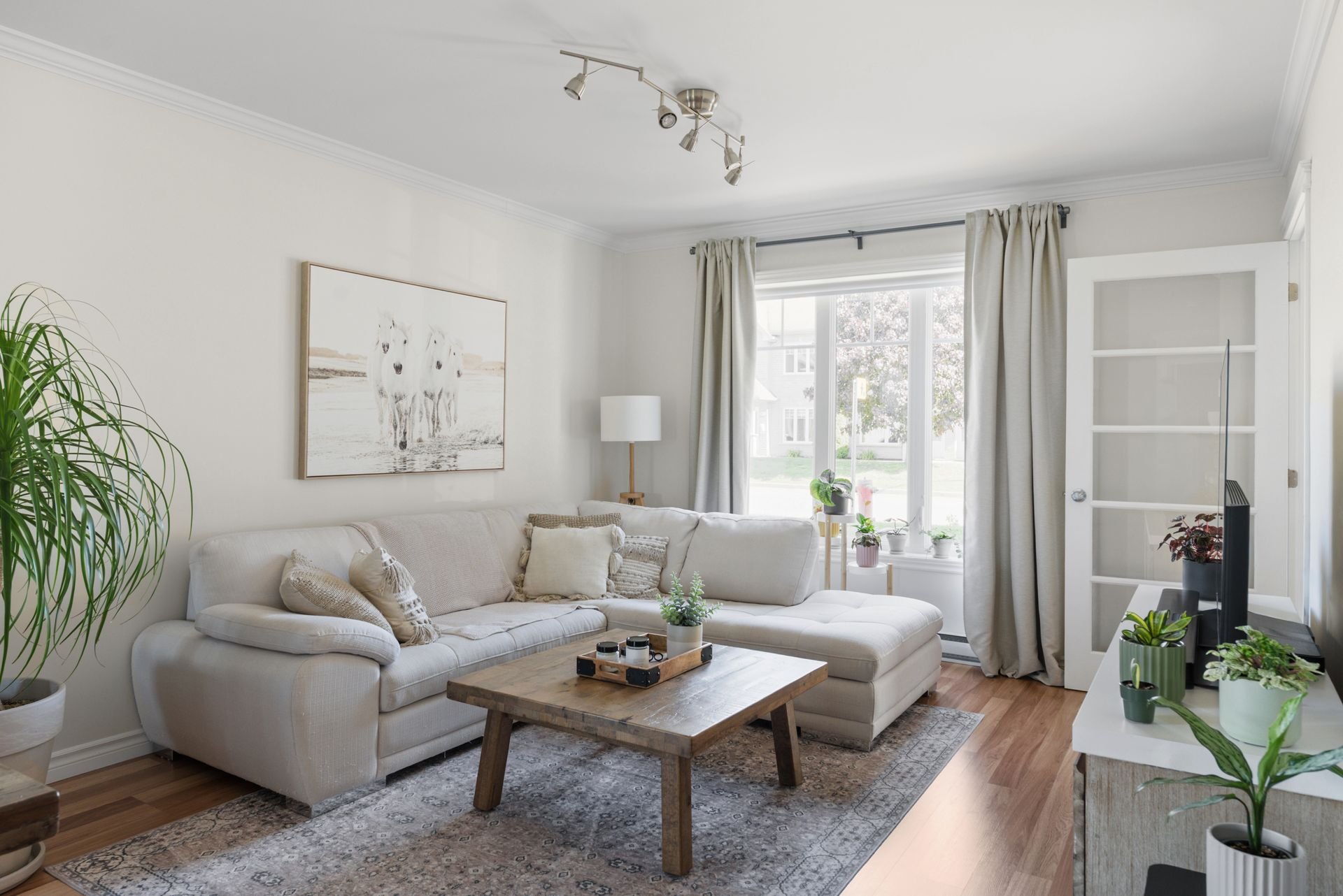 {"FR":"Salon","EN":"Living room"}