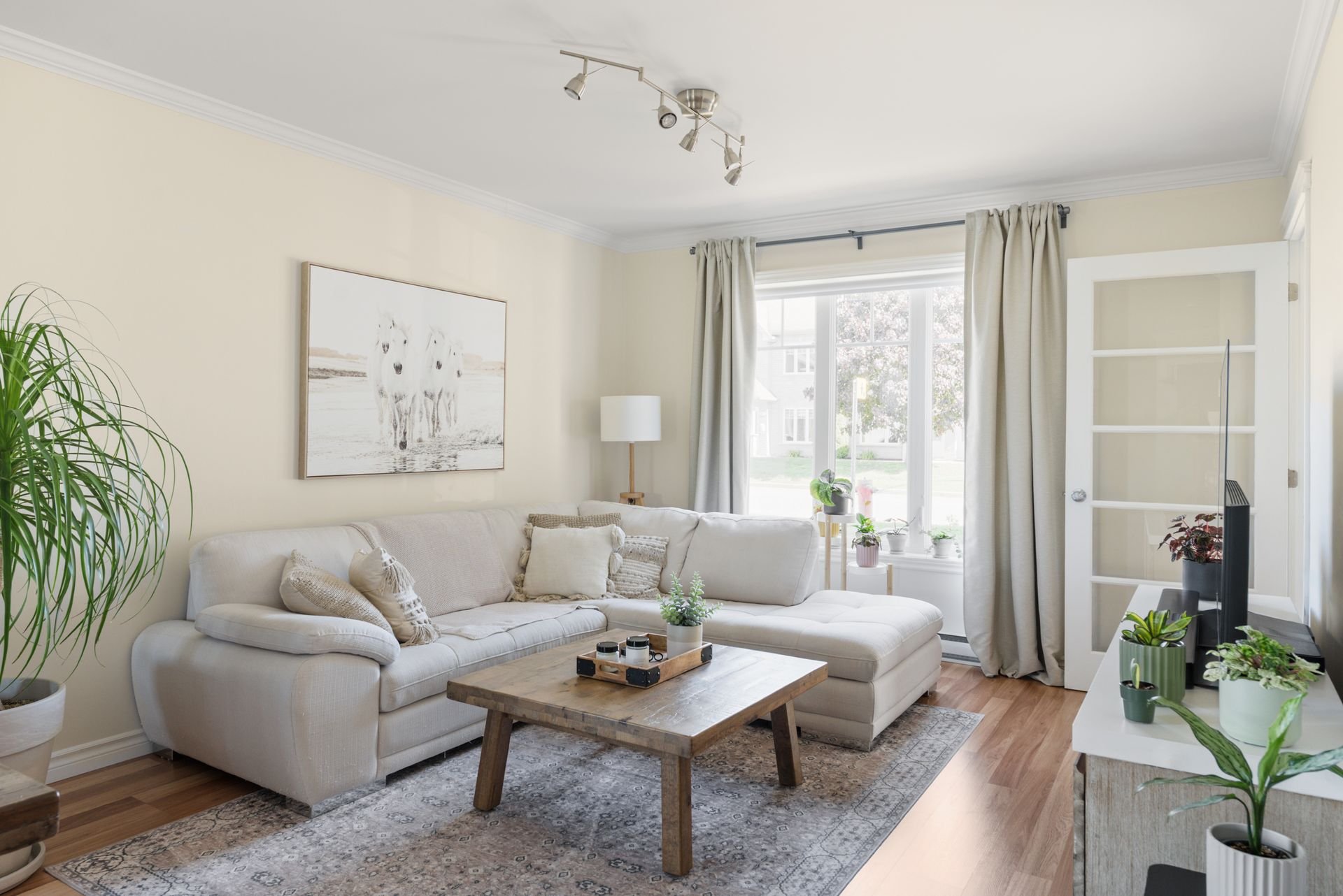 {"FR":"Salon","EN":"Living room"}