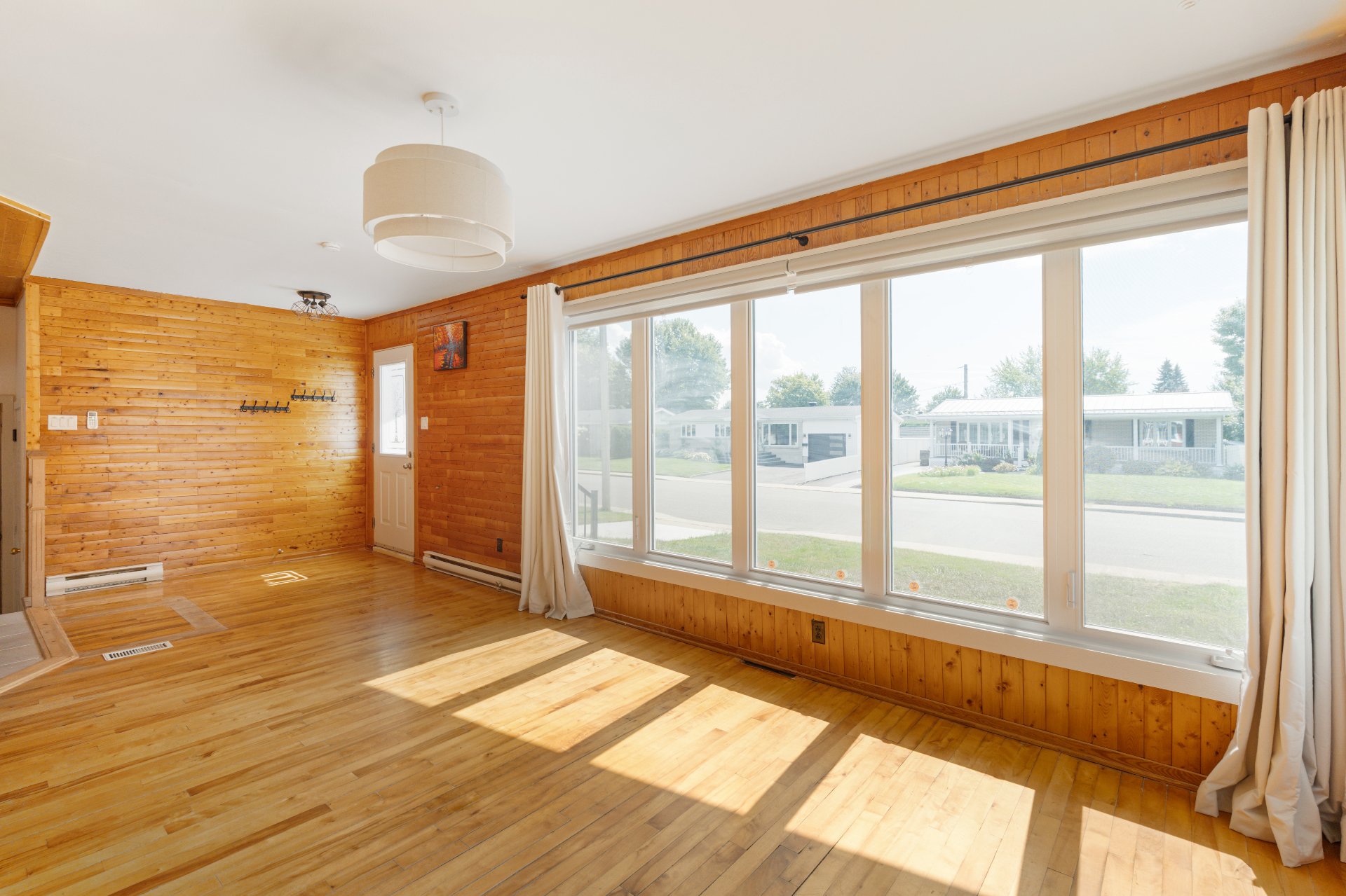 {"FR":"Salon","EN":"Living room"}