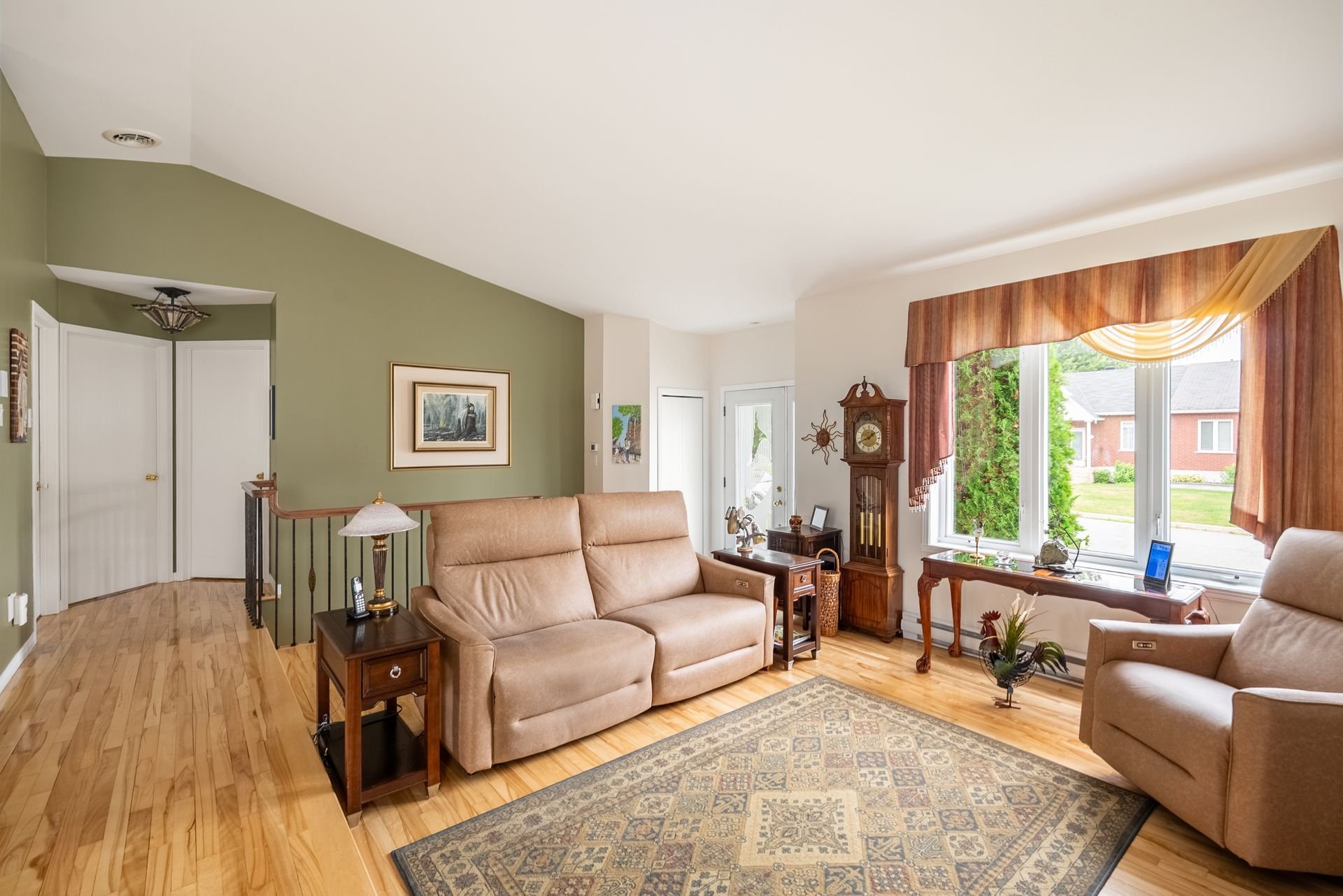 {"FR":"Salon","EN":"Living room"}