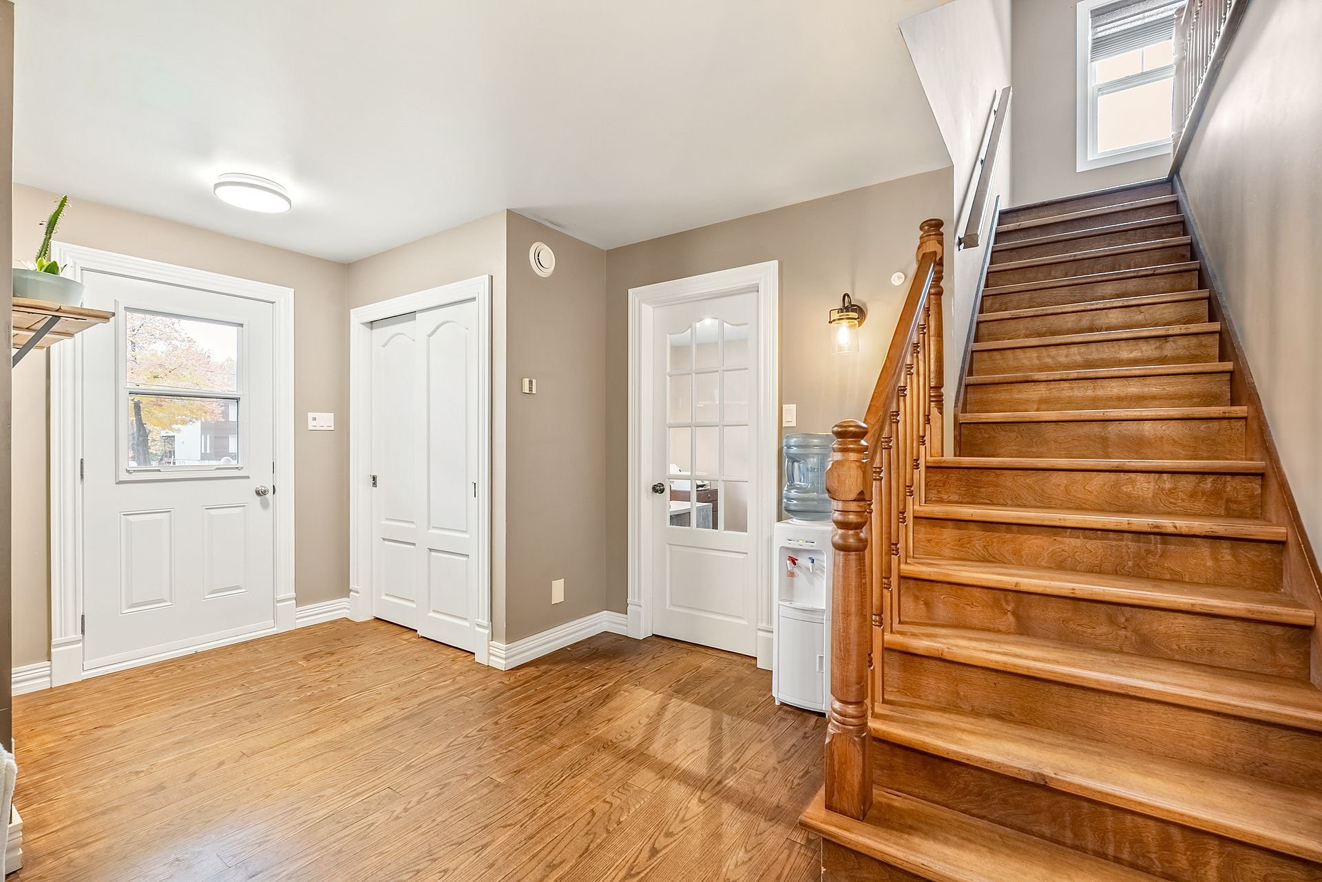 {"FR":"Hall d'entr&eacute;e/Vestibule","EN":"Hallway"}