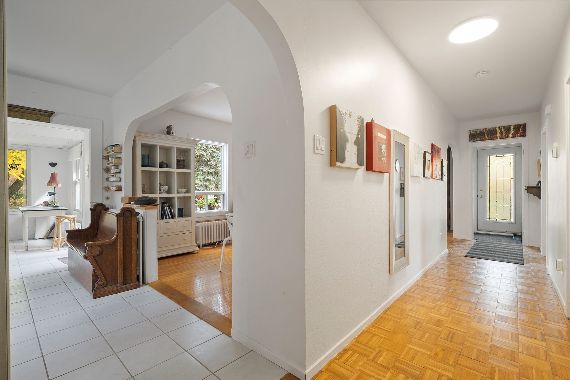 {"FR":"Hall d'entr&eacute;e/Vestibule","EN":"Hallway"}