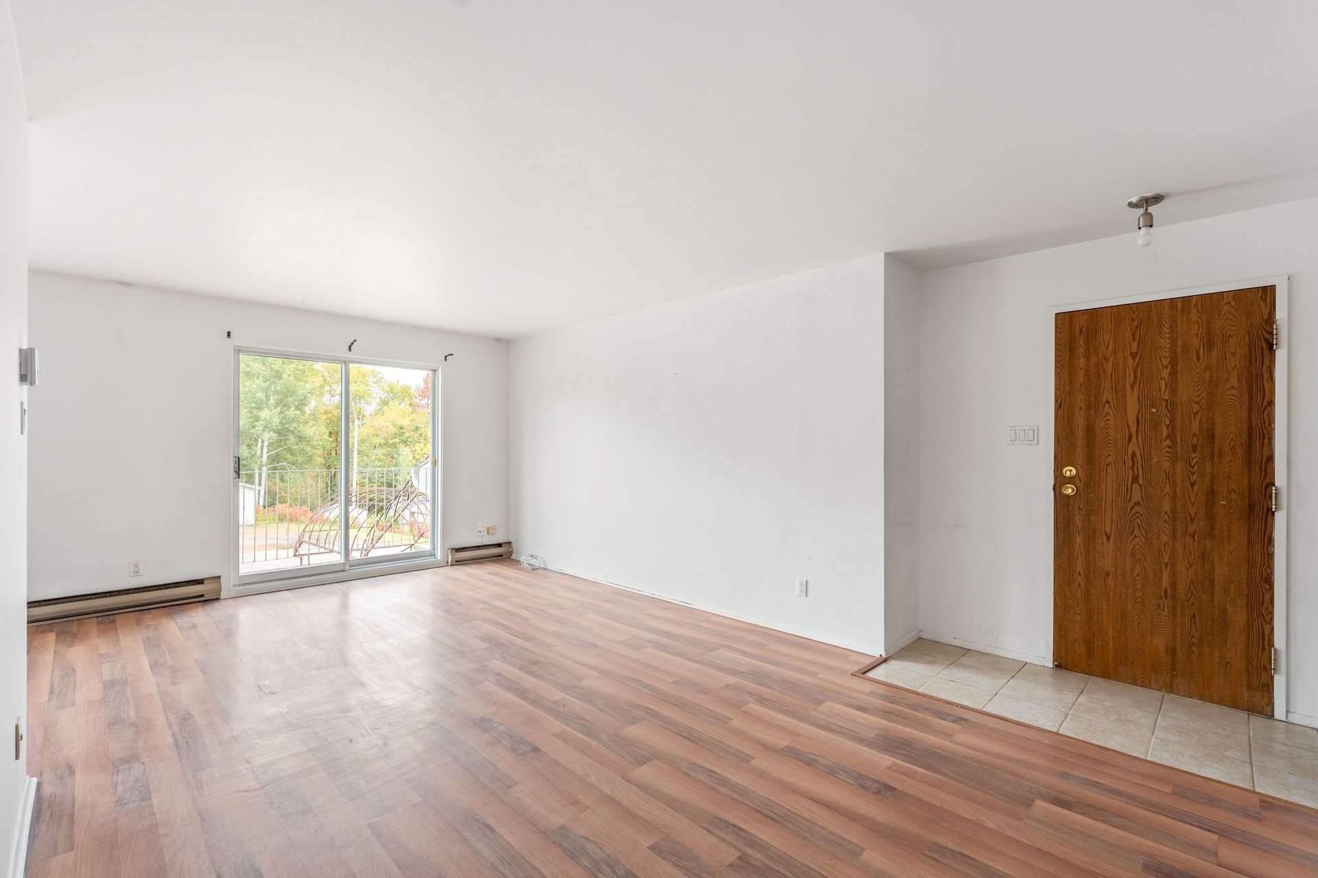 {"FR":"Salon","EN":"Living room"}
