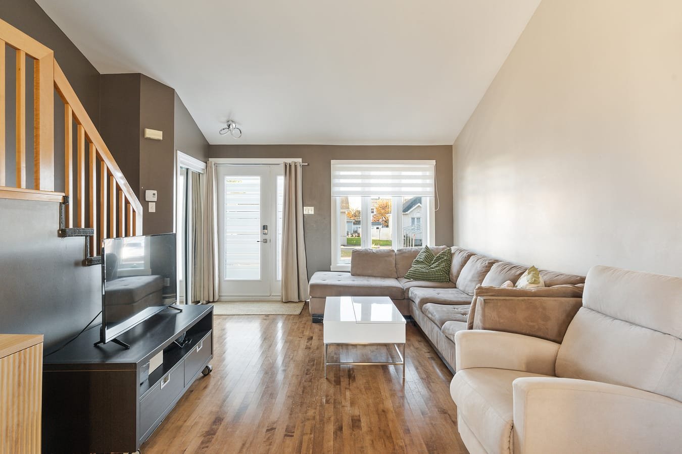 {"FR":"Salon","EN":"Living room"}