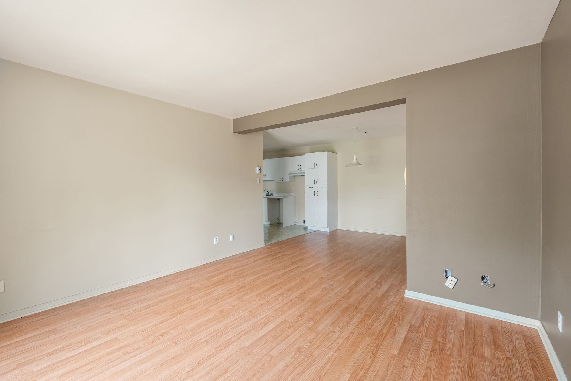 {"FR":"Salle &agrave; manger","EN":"Dining room"}