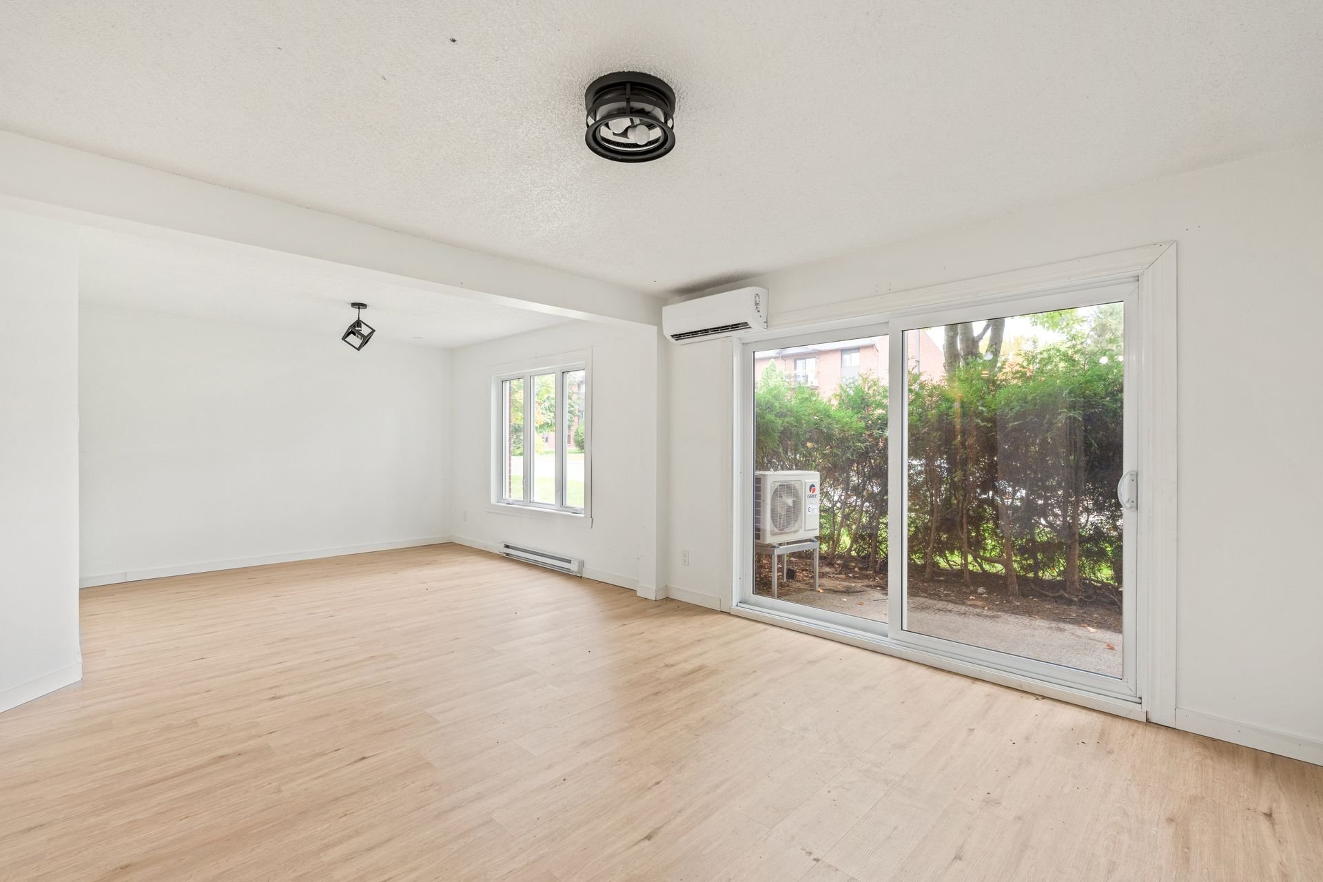 {"FR":"Salon","EN":"Living room"}