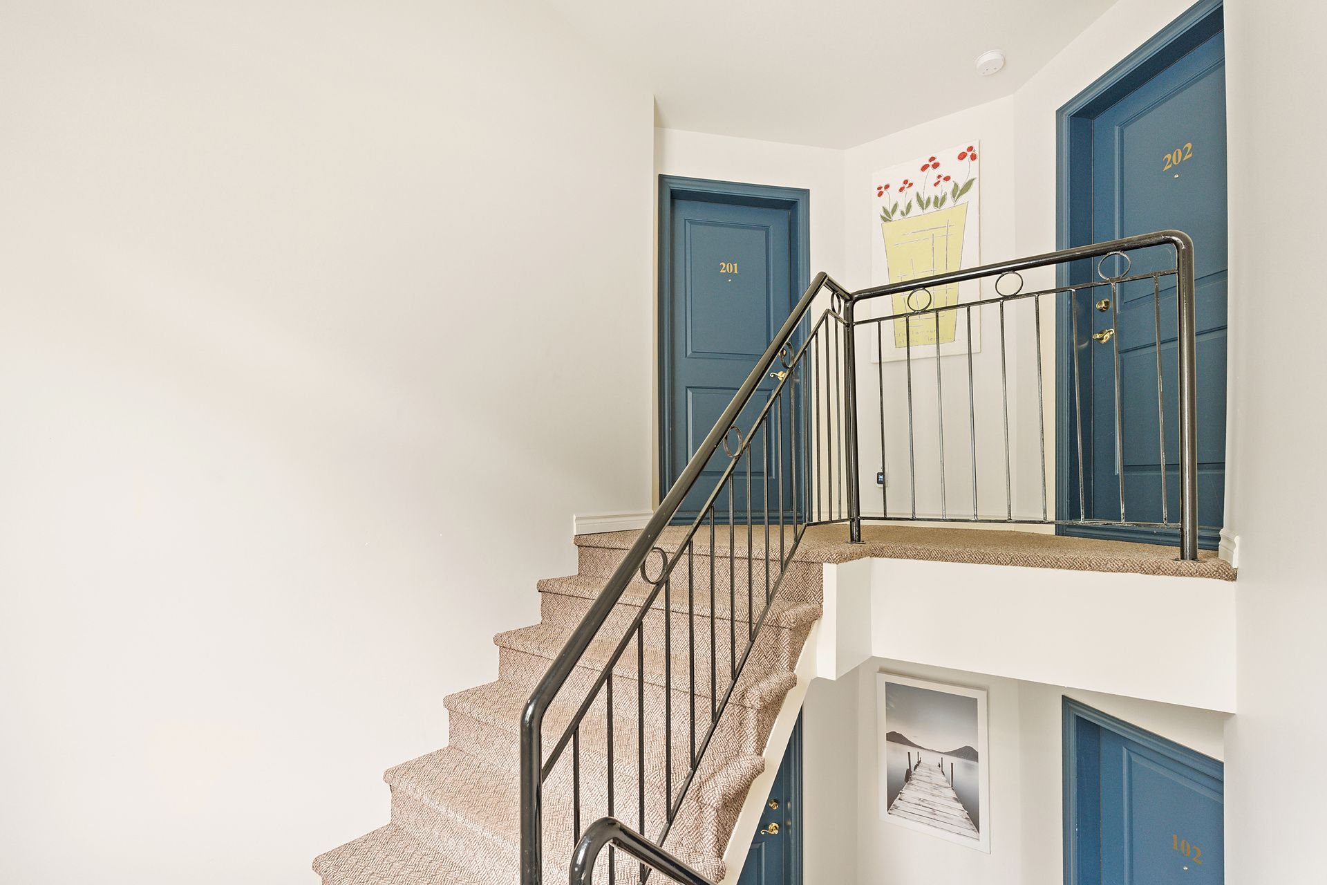 {"FR":"Entr&eacute;e ext&eacute;rieure","EN":"Exterior entrance"}